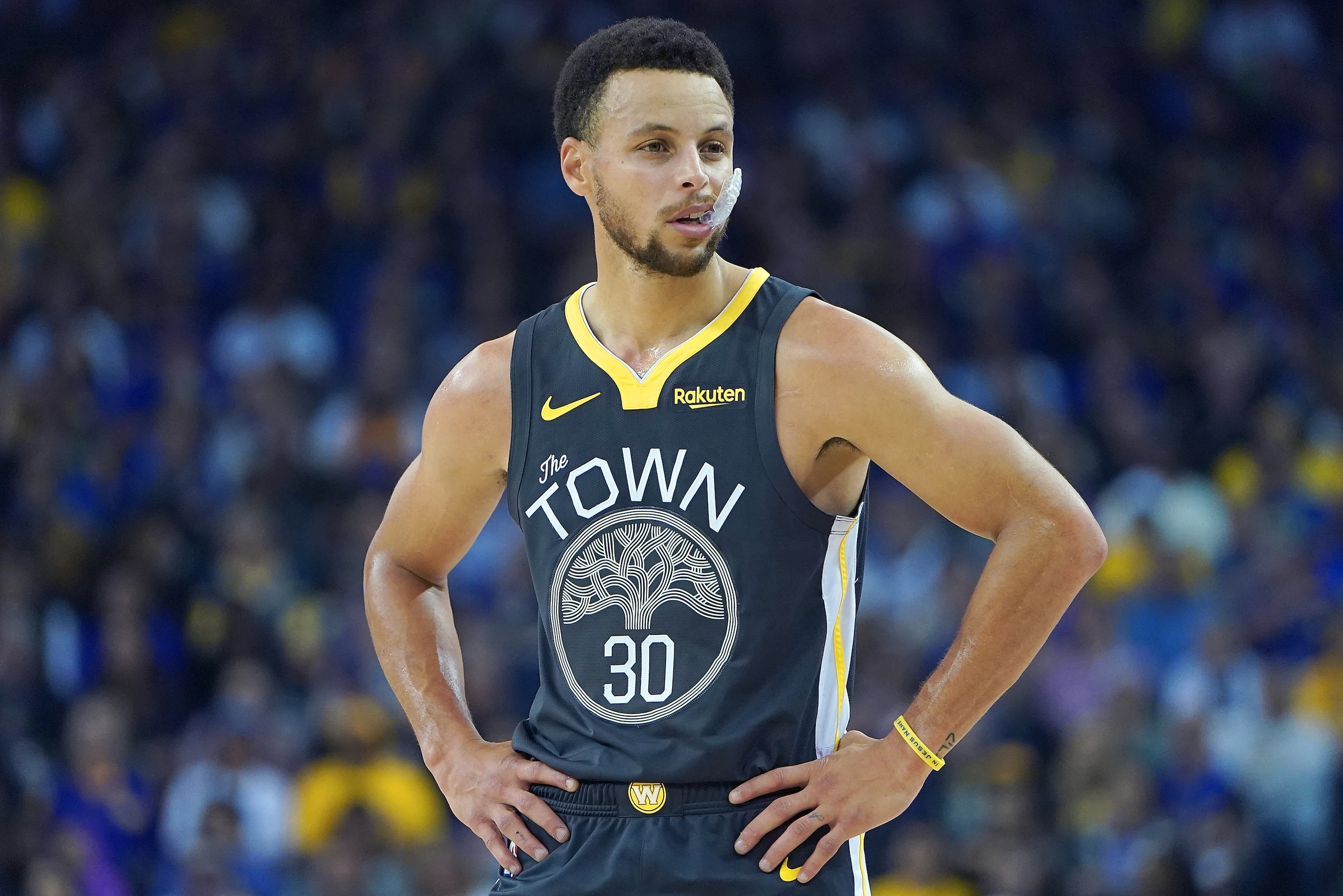 OAKLAND, CA - OCTOBER 31: Stephen Curry #30 of the Golden State Warriors looks on against the New Orleans Pelicans during an NBA basketball game at ORACLE Arena on October 31, 2018 in Oakland, California. NOTE TO USER: User expressly acknowledges and agr OAKLAND, CA - OCTOBER 31: Stephen Curry #30 of the Golden State Warriors looks on against the New Orleans Pelicans during an NBA basketball game at ORACLE Arena on October 31, 2018 in Oakland, California. NOTE TO USER: User expressly acknowledges and agr
