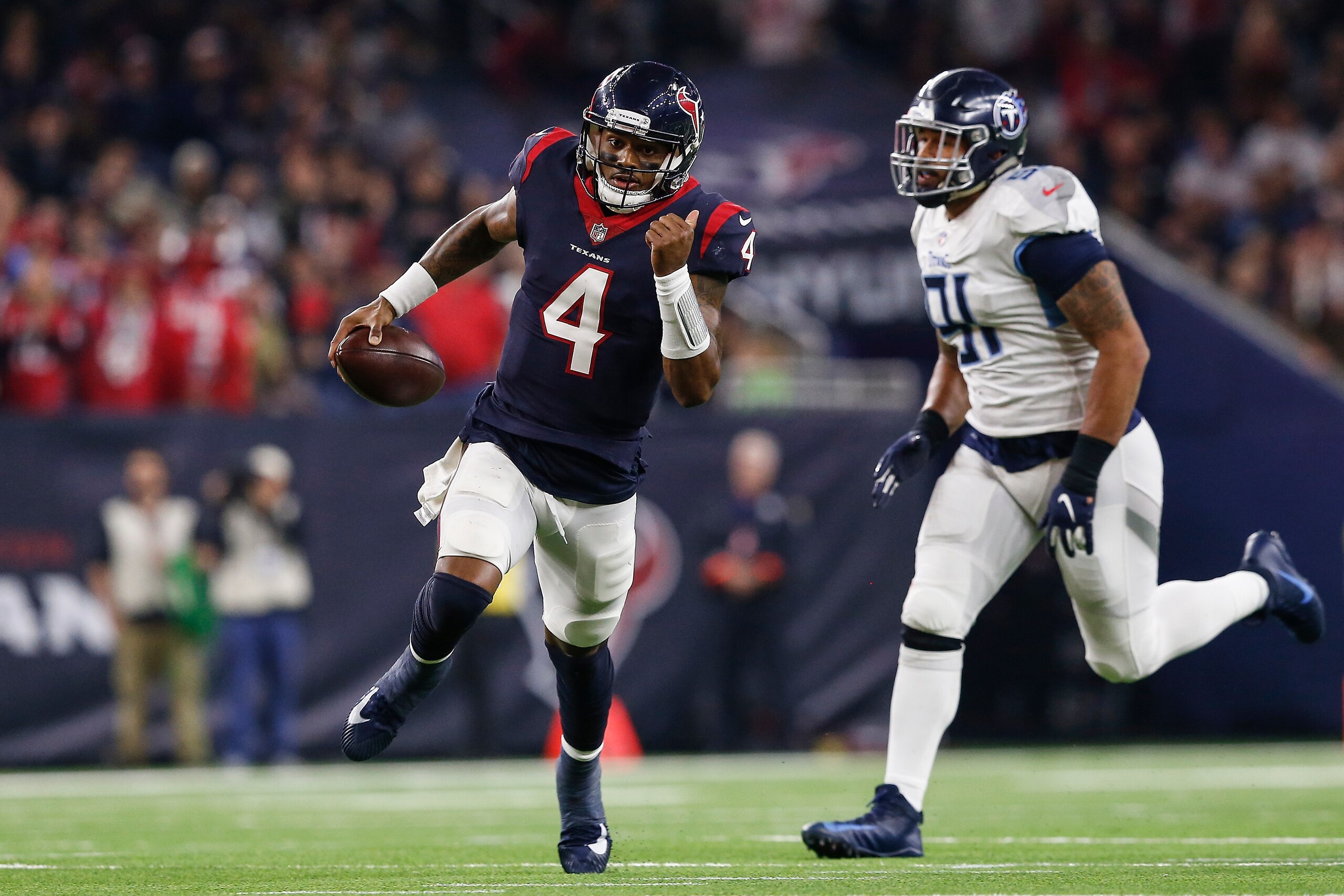 HOUSTON, TX - NOVEMBER 26:  Deshaun Watson #4 of the Houston Texans scrambles past Derrick Morgan #91 of the Tennessee Titans in the fourth quarter at NRG Stadium on November 26, 2018 in Houston, Texas.  (Photo by Tim Warner/Getty Images)