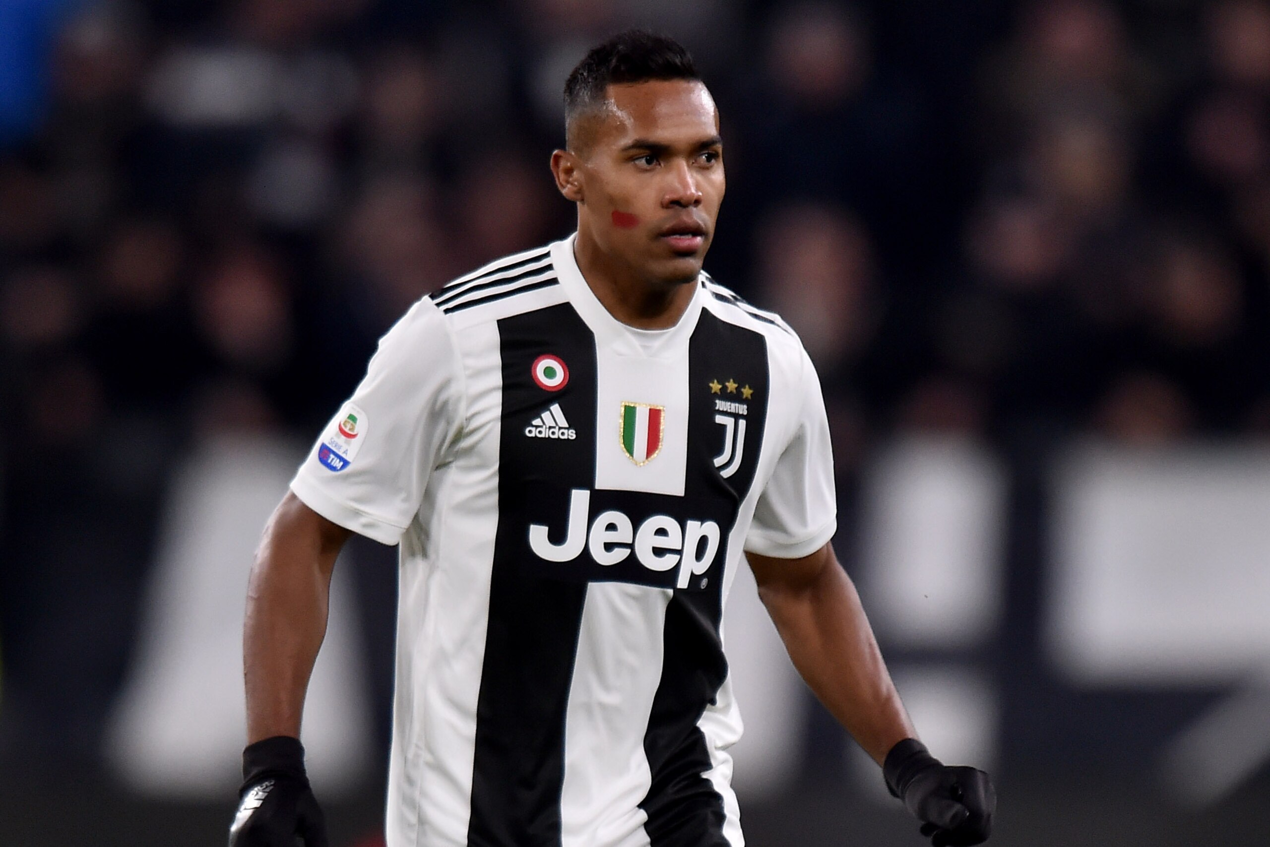 TURIN, ITALY - NOVEMBER 24: Alex Sandro of Juventus in action during the Serie A match between Juventus and SPAL at Allianz Stadium on November 24, 2018 in Turin, Italy. (Photo by Tullio M. Puglia/Getty Images)