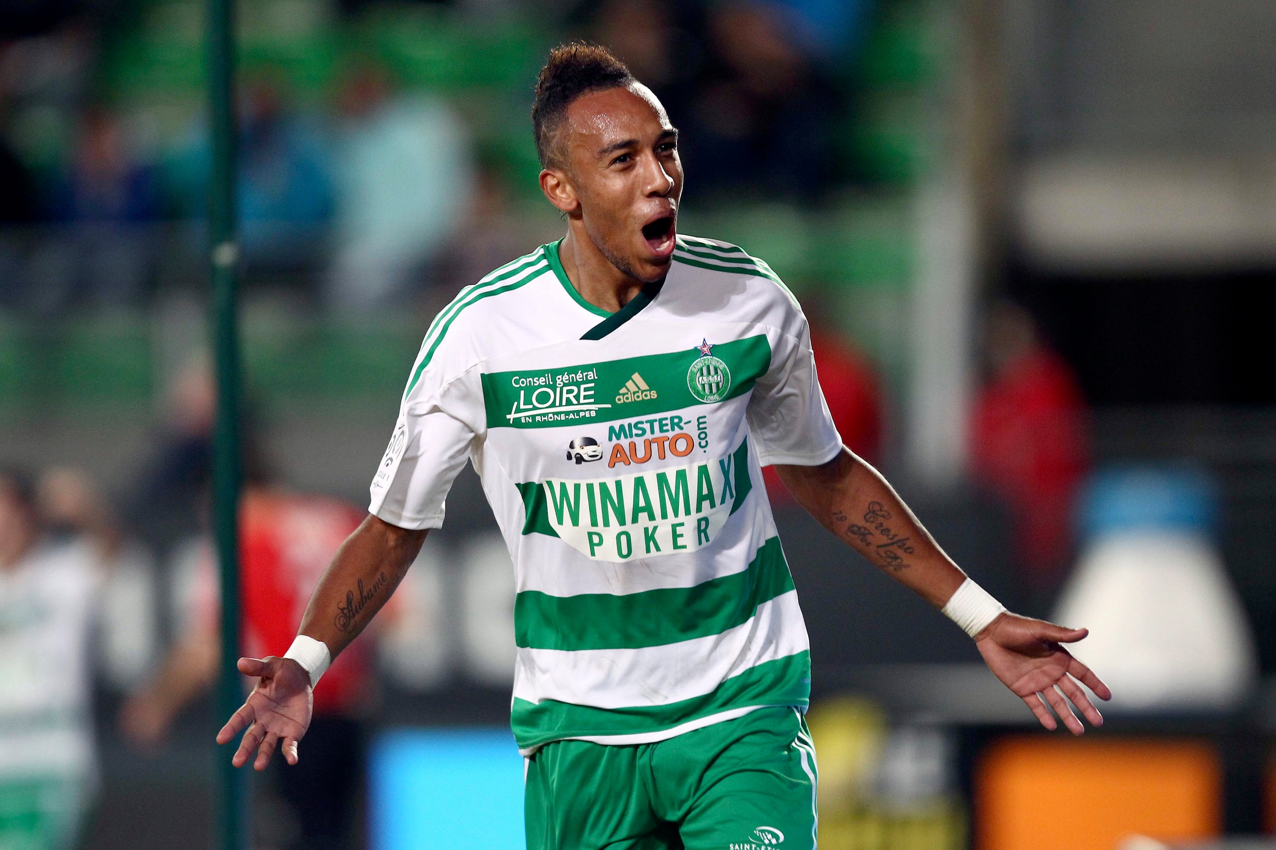 Sain- Etienne's forward Pierre Aubameyang (L) celebrates after scoring a goal during the French L1 football match Rennes versus Saint-Etienne on September 25, 2011 at the Route de Lorient stadium in Rennes, western France. AFP PHOTO / THOMAS BREGARDIS (Ph