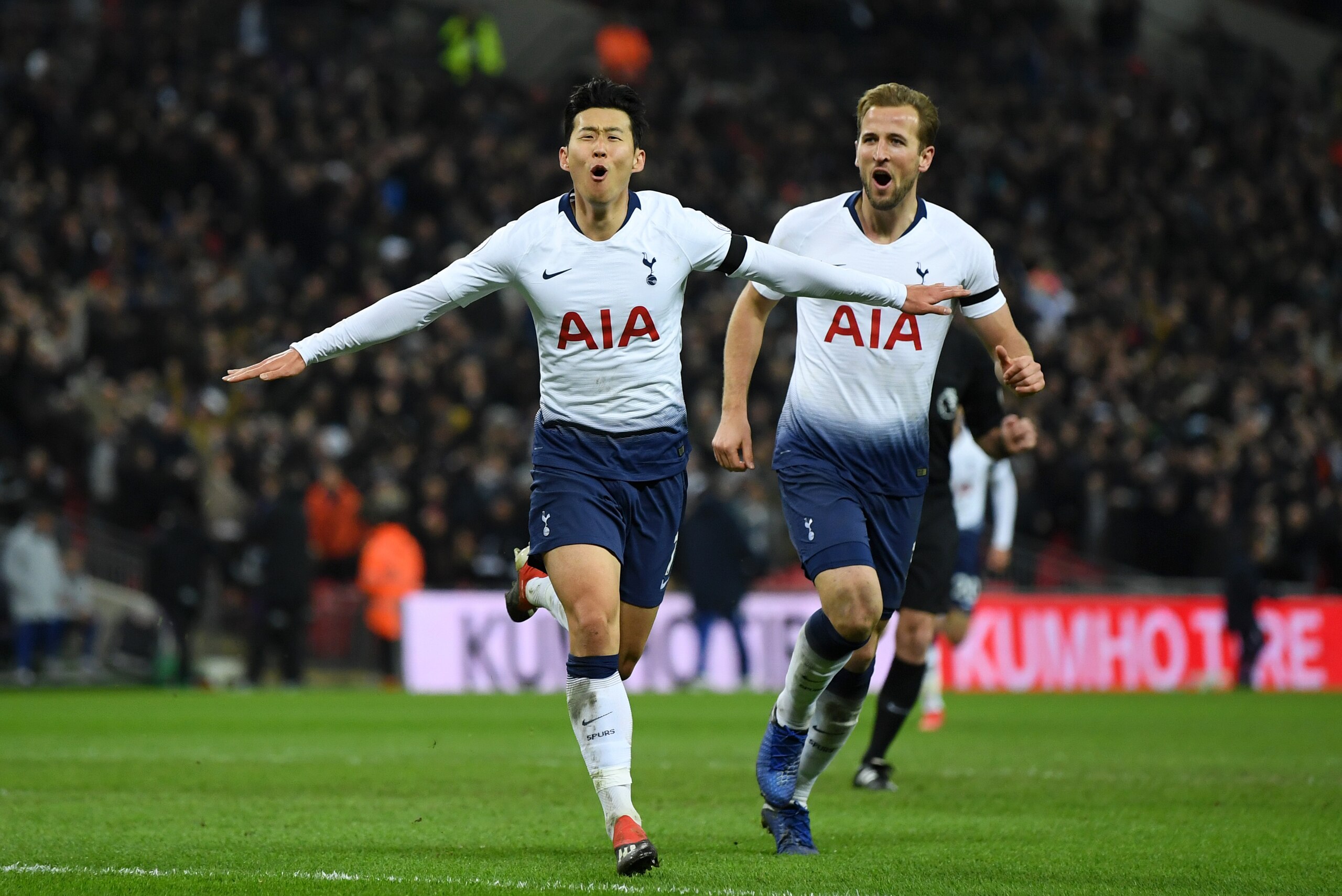 LONDON, ENGLAND - NOVEMBER 24: Heung-Min Son celebrates after scoring his team's third goal with teammate Harry Kane of Tottenham Hotspur during the Premier League match between Tottenham Hotspur and Chelsea FC at Tottenham Hotspur Stadium on November 24 LONDON, ENGLAND - NOVEMBER 24: Heung-Min Son celebrates after scoring his team's third goal with teammate Harry Kane of Tottenham Hotspur during the Premier League match between Tottenham Hotspur and Chelsea FC at Tottenham Hotspur Stadium on November 24