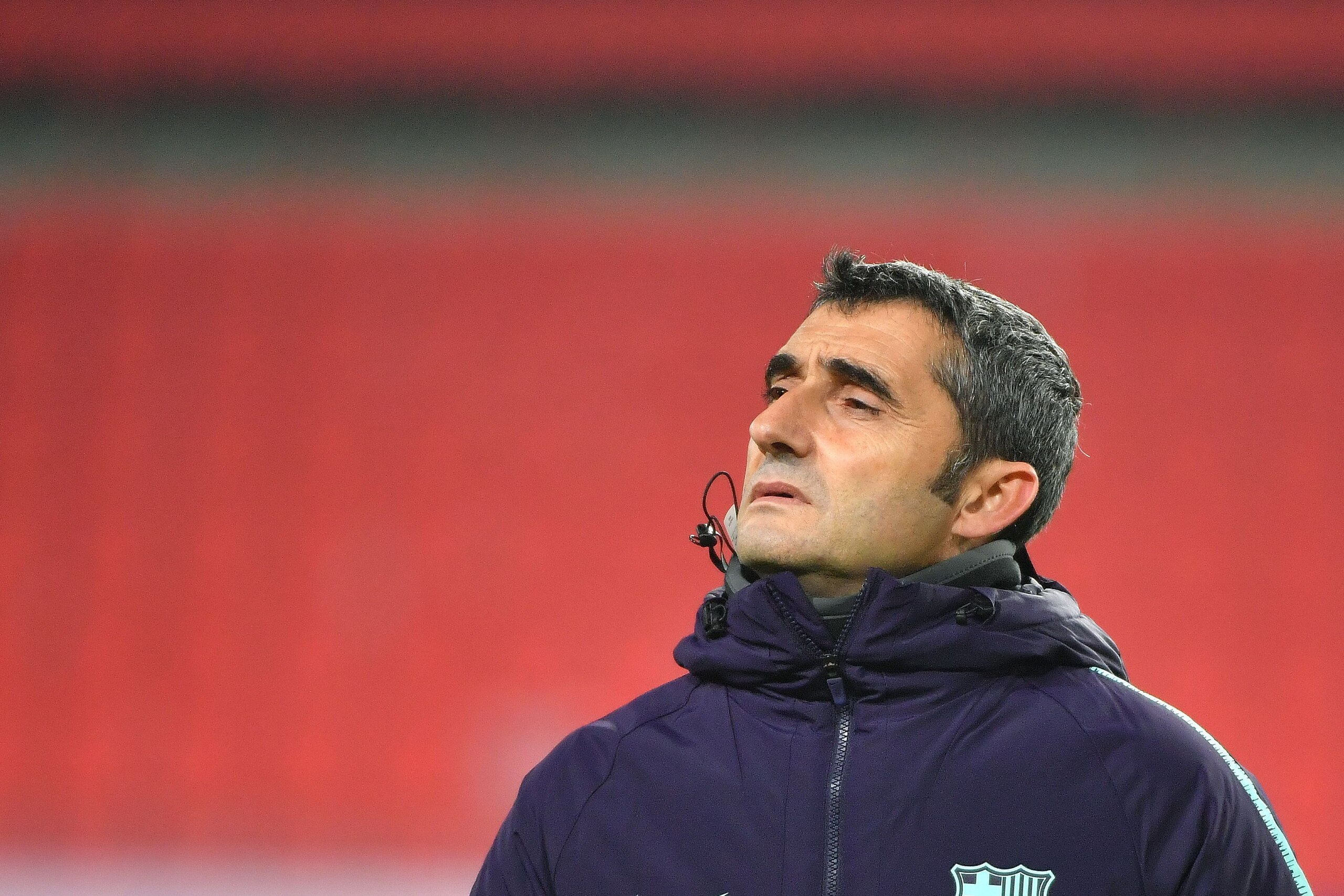 Barcelona's Spanish coach Ernesto Valverde looks on during a training session at Philips stadium in Eindhoven on November 27, 2018 on the eve of their UEFA Champions League Group B football match between PSV Eindhoven and FC Barcelona. (Photo by Emmanuel Barcelona's Spanish coach Ernesto Valverde looks on during a training session at Philips stadium in Eindhoven on November 27, 2018 on the eve of their UEFA Champions League Group B football match between PSV Eindhoven and FC Barcelona. (Photo by Emmanuel
