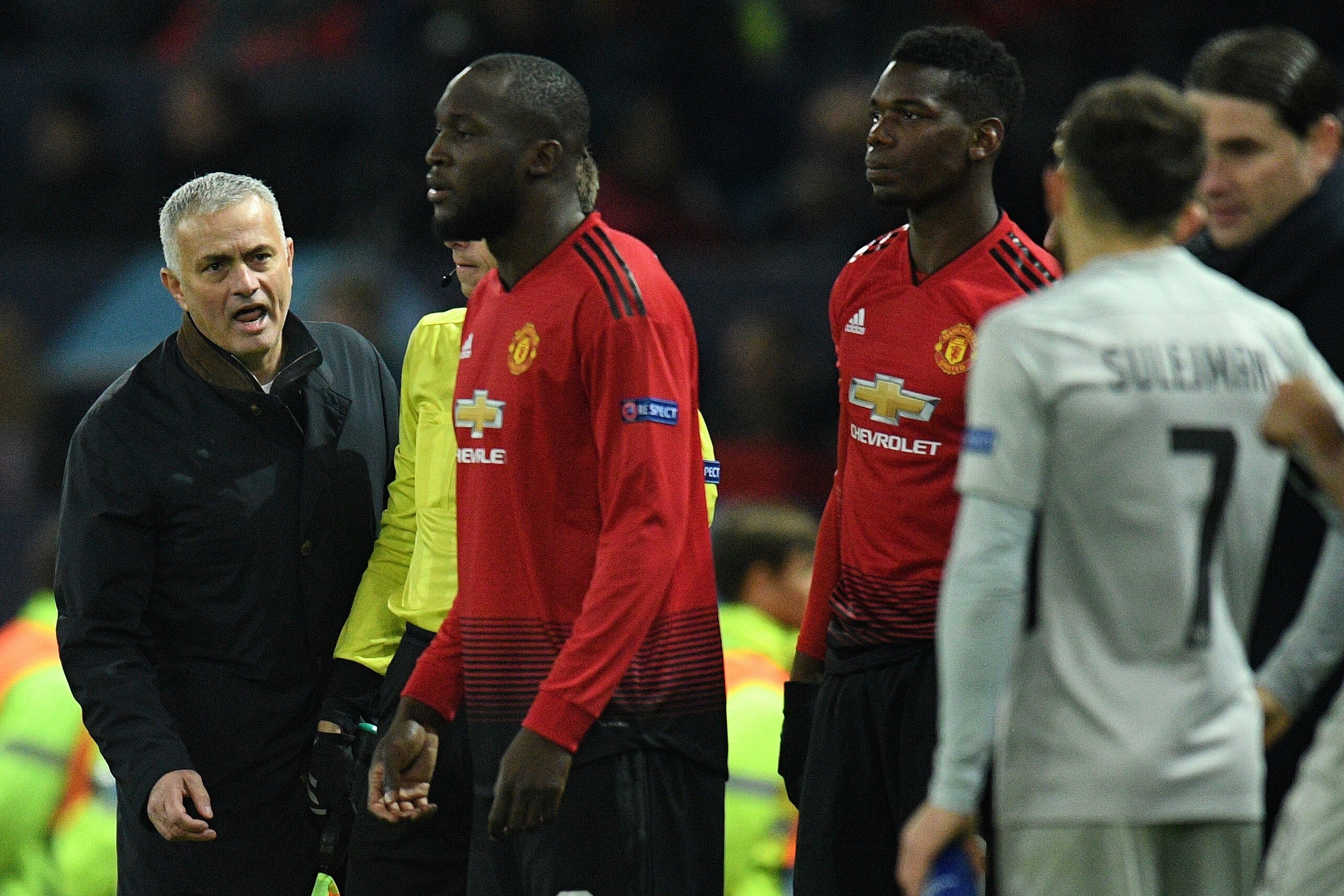 Manchester United's Portuguese manager Jose Mourinho (L) shouts instructions at Manchester United's Belgian striker Romelu Lukaku as he is substituted on with Manchester United's French midfielder Paul Pogba  during the UEFA Champions League group H footb