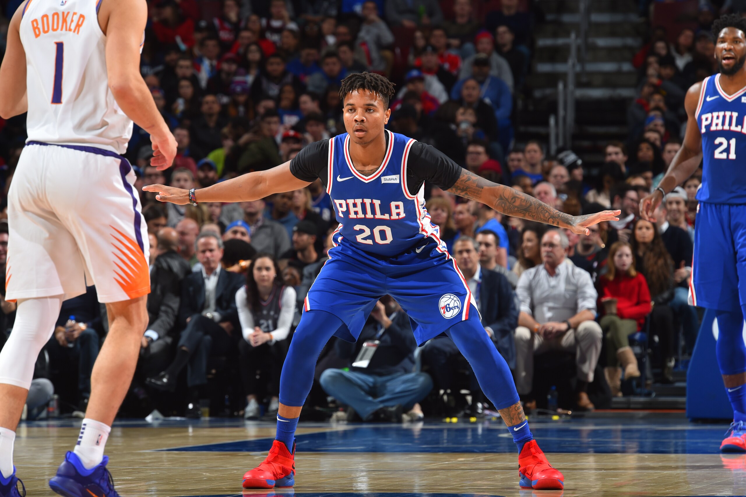 PHILADELPHIA, PA - NOVEMBER 19:  Markelle Fultz #20 of the Philadelphia 76ers defends against the Phoenix Suns on November 19, 2018 at the Wells Fargo Center in Philadelphia, Pennsylvania NOTE TO USER: User expressly acknowledges and agrees that, by downl