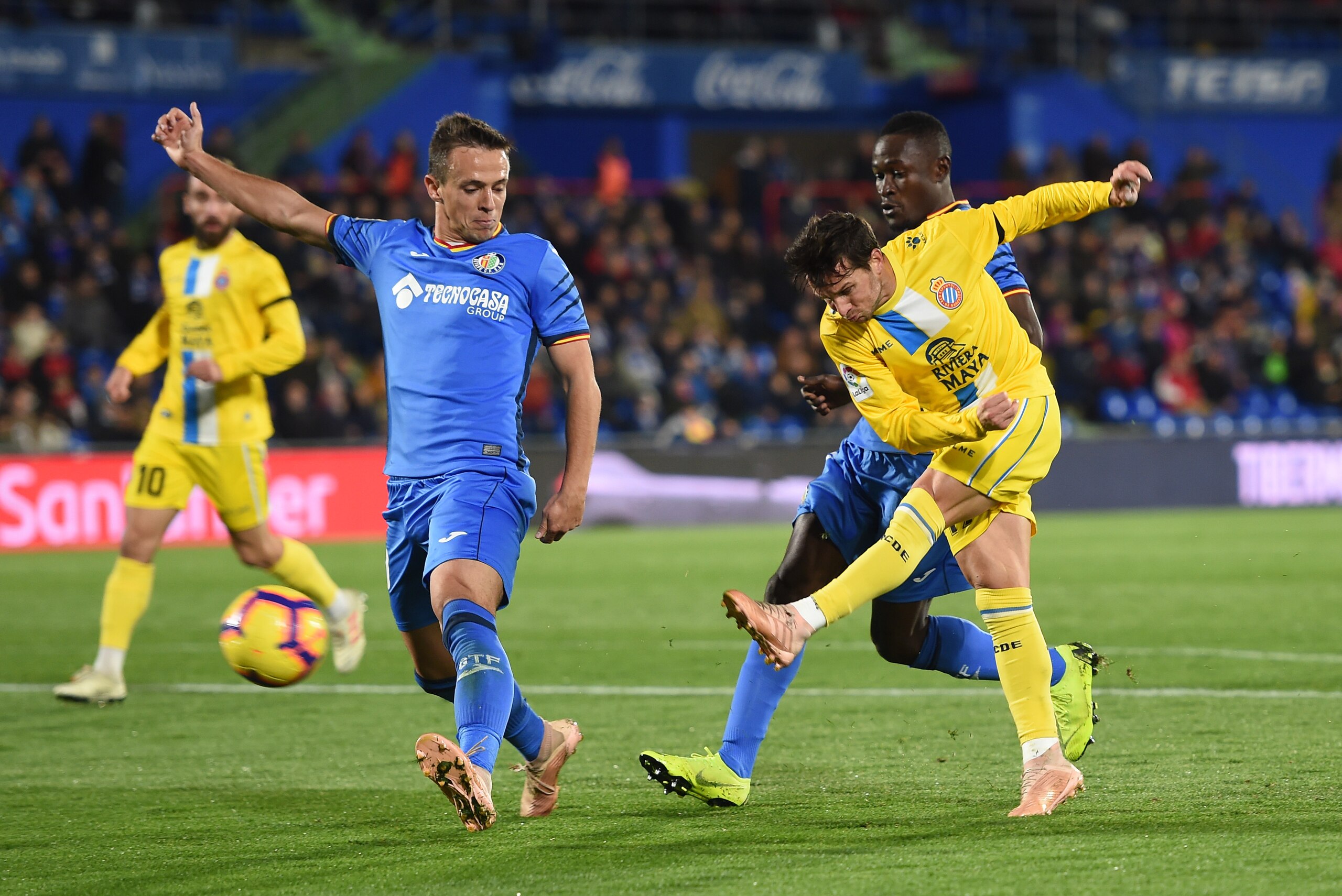 GETAFE, SPAIN - DECEMBER 01:  Pablo Piatti of RCD Espanyol shoots during the La Liga match between Getafe CF and RCD Espanyol at Coliseum Alfonso Perez on December 1, 2018 in Getafe, Spain.  (Photo by Denis Doyle/Getty Images)