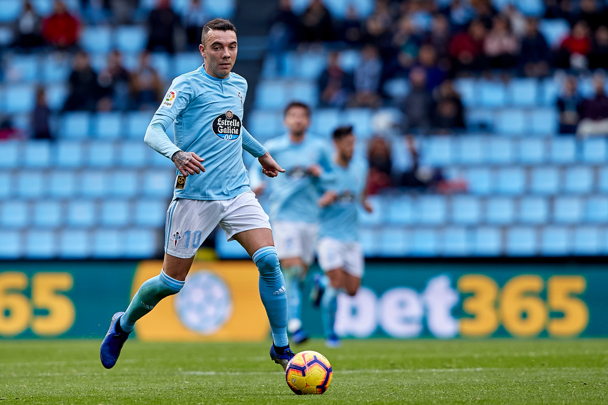 VIGO, SPAIN - DECEMBER 01: Iago Aspas of Celta de Vigo in action during the La Liga match between RC Celta de Vigo and SD Huesca at Abanca-Balaídos on December 01, 2018 in Vigo, Spain. (Photo by Quality Sport Images/Getty Images)