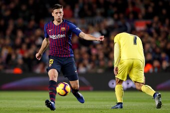 BARCELONA, SPAIN - DECEMBER 2: (L-R) Clement Lenglet of FC Barcelona, Gerard of Villarreal  during the La Liga Santander  match between FC Barcelona v Villarreal at the Camp Nou on December 2, 2018 in Barcelona Spain (Photo by Soccrates/Getty Images)