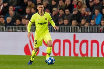 EINDHOVEN, NETHERLANDS - NOVEMBER 28: Clement Lenglet of Barcelona controls the ball during the Group B match of the UEFA Champions League between PSV and FC Barcelona at Philips Stadion on November 28, 2018 in Eindhoven, Netherlands. (Photo by TF-Images/