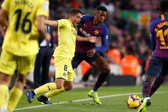BARCELONA, SPAIN - DECEMBER 2: (L-R) Pablo Fornals of Villarreal, Nelson Semedo of FC Barcelona  during the La Liga Santander  match between FC Barcelona v Villarreal at the Camp Nou on December 2, 2018 in Barcelona Spain (Photo by Soccrates/Getty Images)