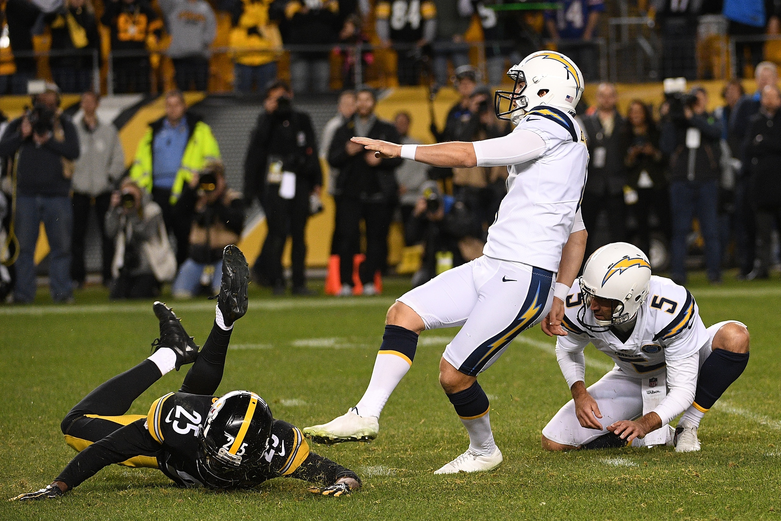 PITTSBURGH, PA - DECEMBER 02: Mike Badgley #4 of the Los Angeles Chargers kicks the game winning field goal with no time left on the clock in the fourth quarter during the game against the Pittsburgh Steelers at Heinz Field on December 2, 2018 in Pittsbur