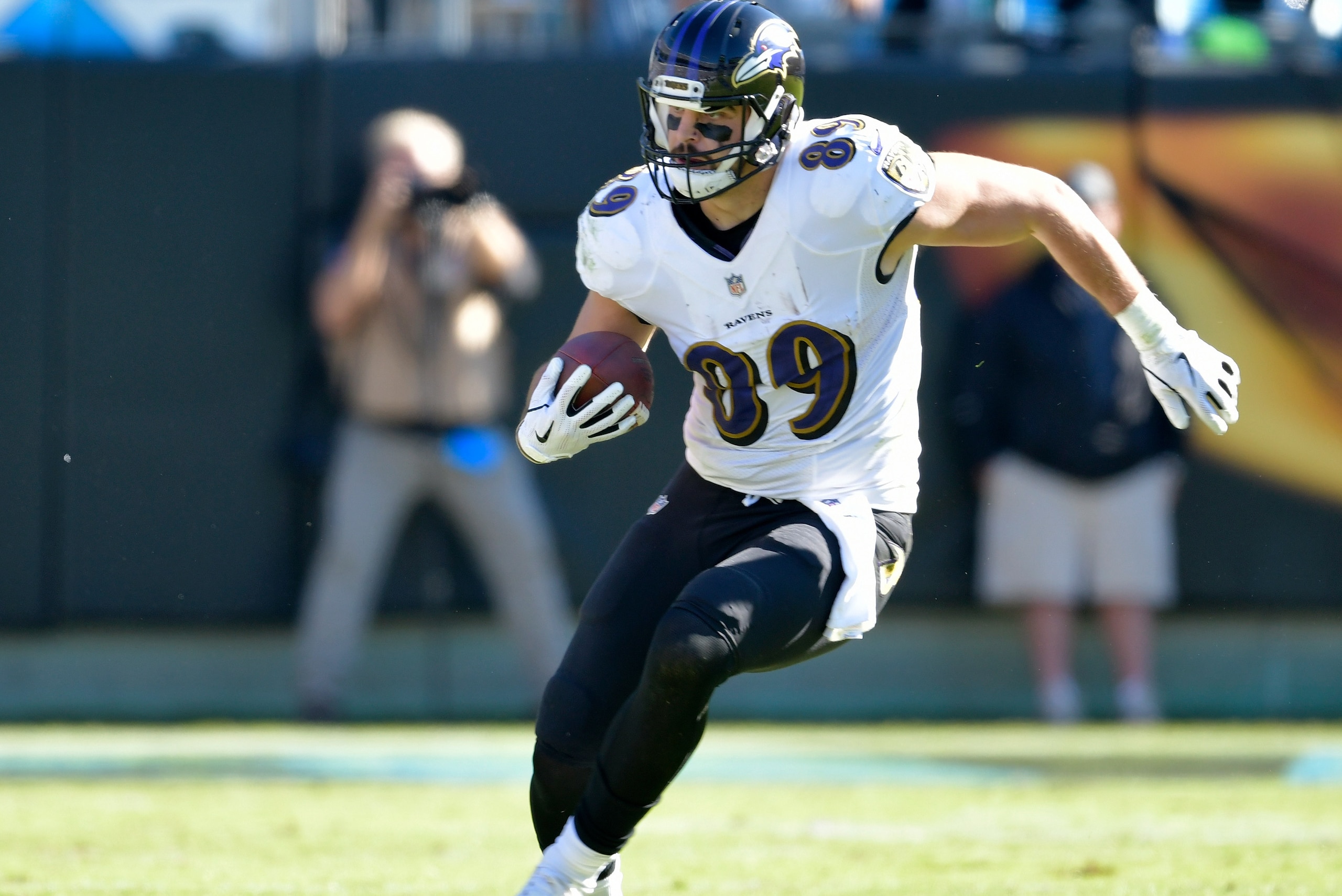 CHARLOTTE, NC - OCTOBER 28:  Mark Andrews #89 of the Baltimore Ravens against the Carolina Panthers during their game at Bank of America Stadium on October 28, 2018 in Charlotte, North Carolina. The Panthers won 36-21.  (Photo by Grant Halverson/Getty Ima