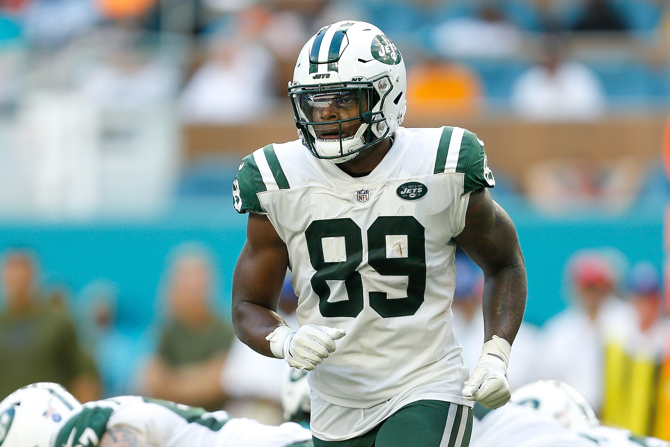 MIAMI, FL - NOVEMBER 04:  Chris Herndon #89 of the New York Jets in action against the Miami Dolphins at Hard Rock Stadium on November 4, 2018 in Miami, Florida.  (Photo by Michael Reaves/Getty Images)