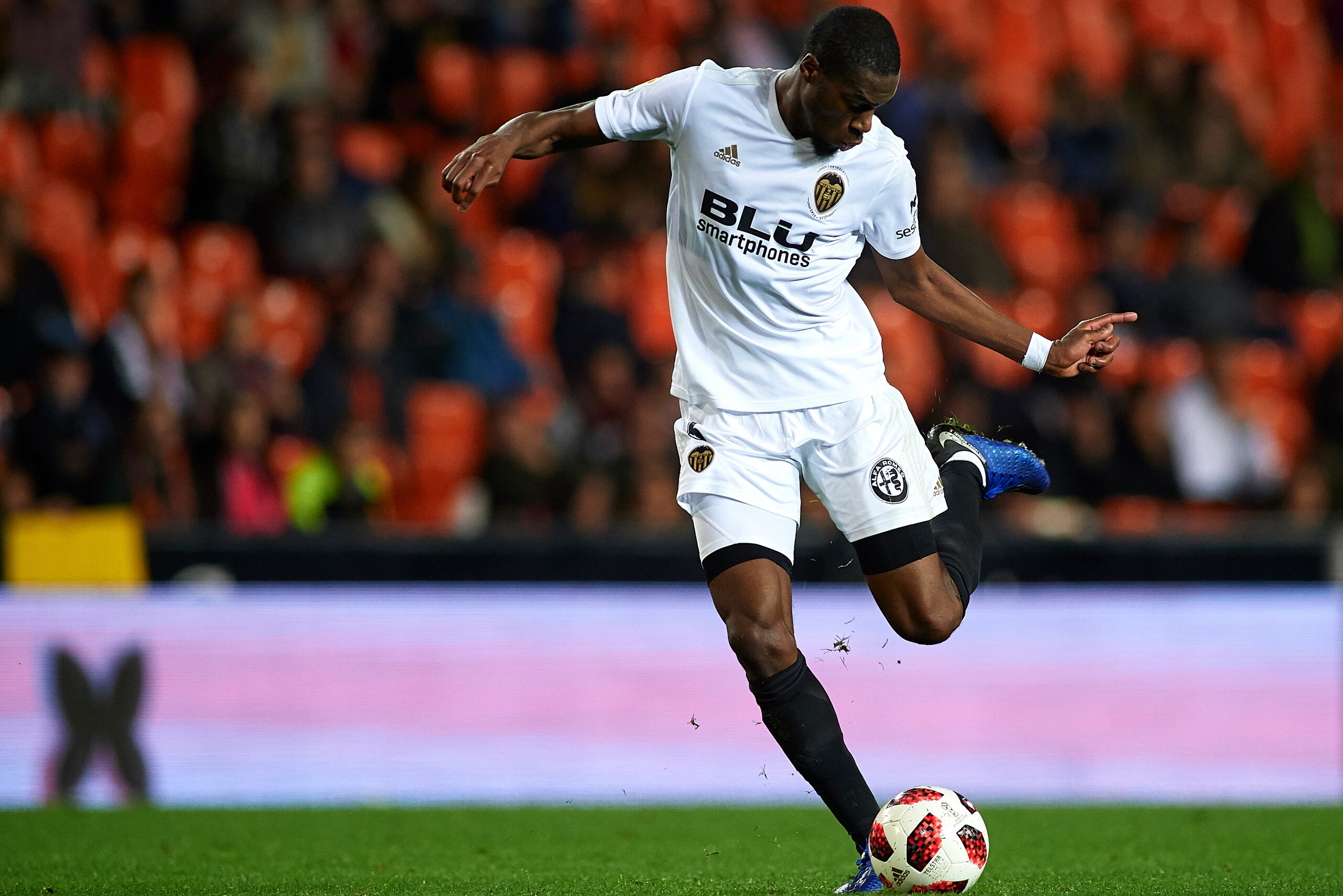 VALENCIA, SPAIN - DECEMBER 04: Geoffrey Kondogbia of Valencia in action during the Spanish Copa del Rey second leg match between Valencia CF and CD Ebro at Estadio Mestalla on December 04, 2018 in Valencia, Spain. (Photo by Quality Sport Images/Getty Imag VALENCIA, SPAIN - DECEMBER 04: Geoffrey Kondogbia of Valencia in action during the Spanish Copa del Rey second leg match between Valencia CF and CD Ebro at Estadio Mestalla on December 04, 2018 in Valencia, Spain. (Photo by Quality Sport Images/Getty Imag