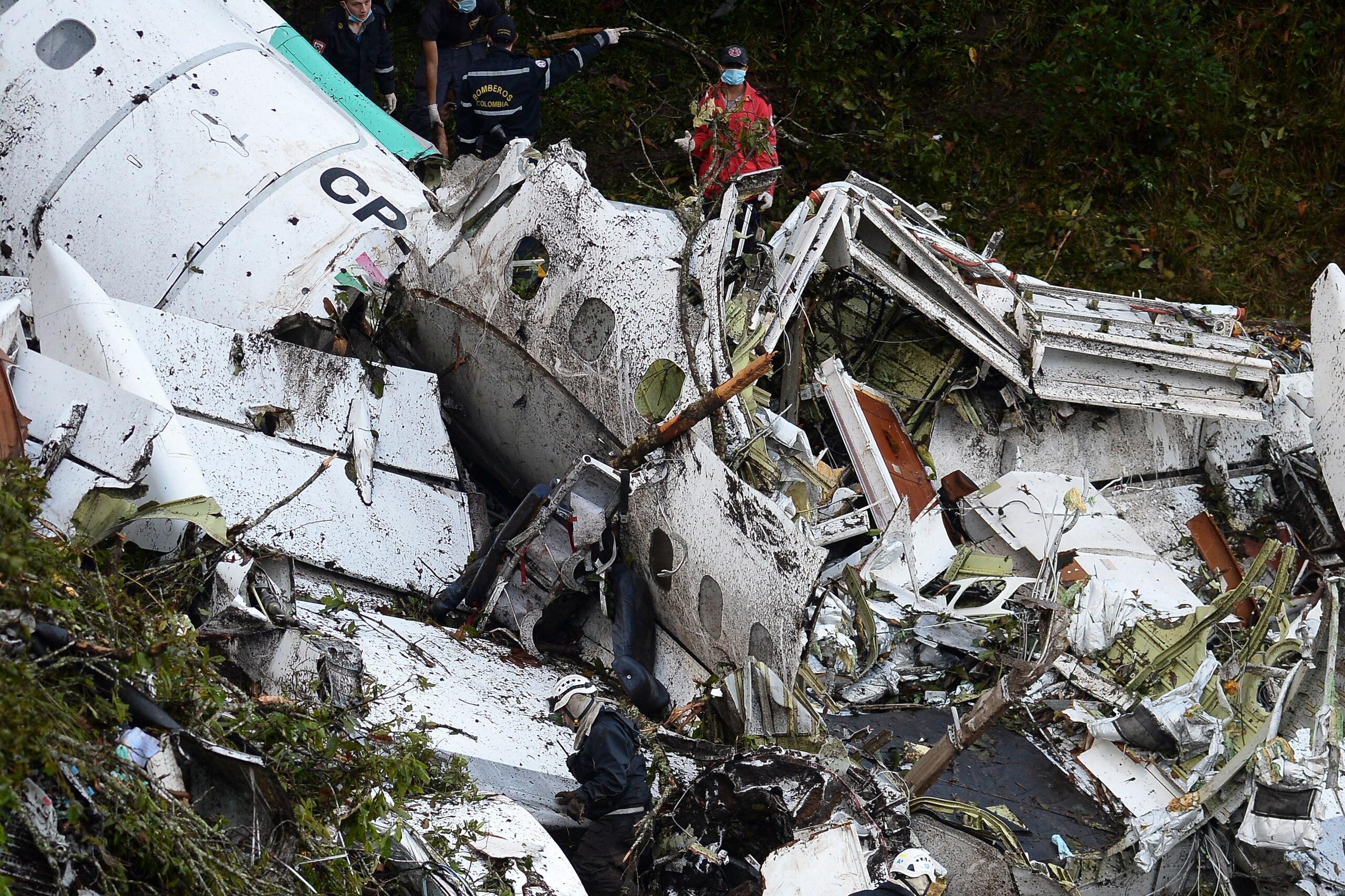 Rescue teams work in the recovery of the bodies of victims of the LAMIA airlines charter that crashed in the mountains of Cerro Gordo, municipality of La Union, Colombia, on November 29, 2016 carrying members of the Brazilian football team Chapecoense Rea