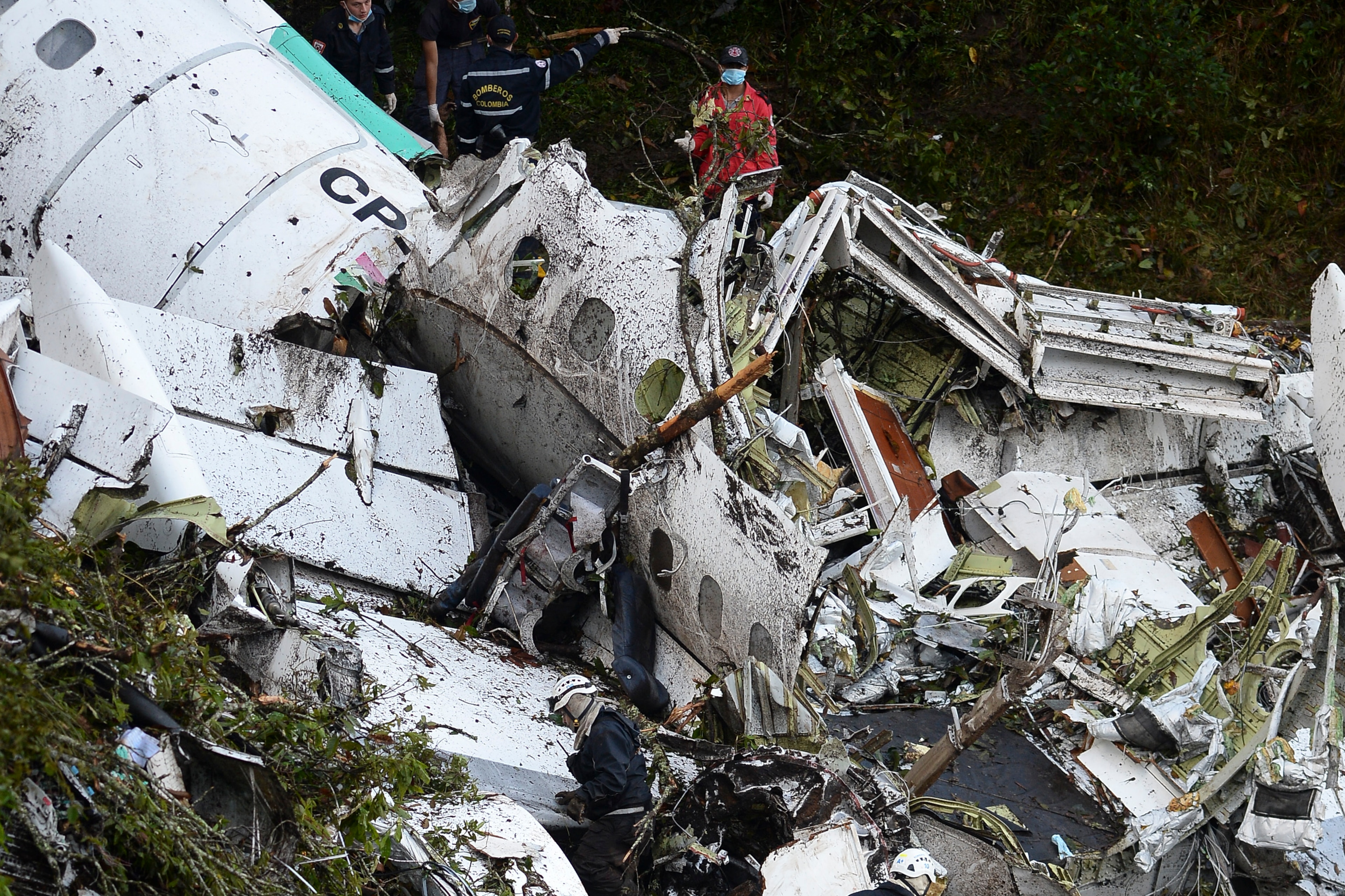 Rescue teams work in the recovery of the bodies of victims of the LAMIA airlines charter that crashed in the mountains of Cerro Gordo, municipality of La Union, Colombia, on November 29, 2016 carrying members of the Brazilian football team Chapecoense Rea