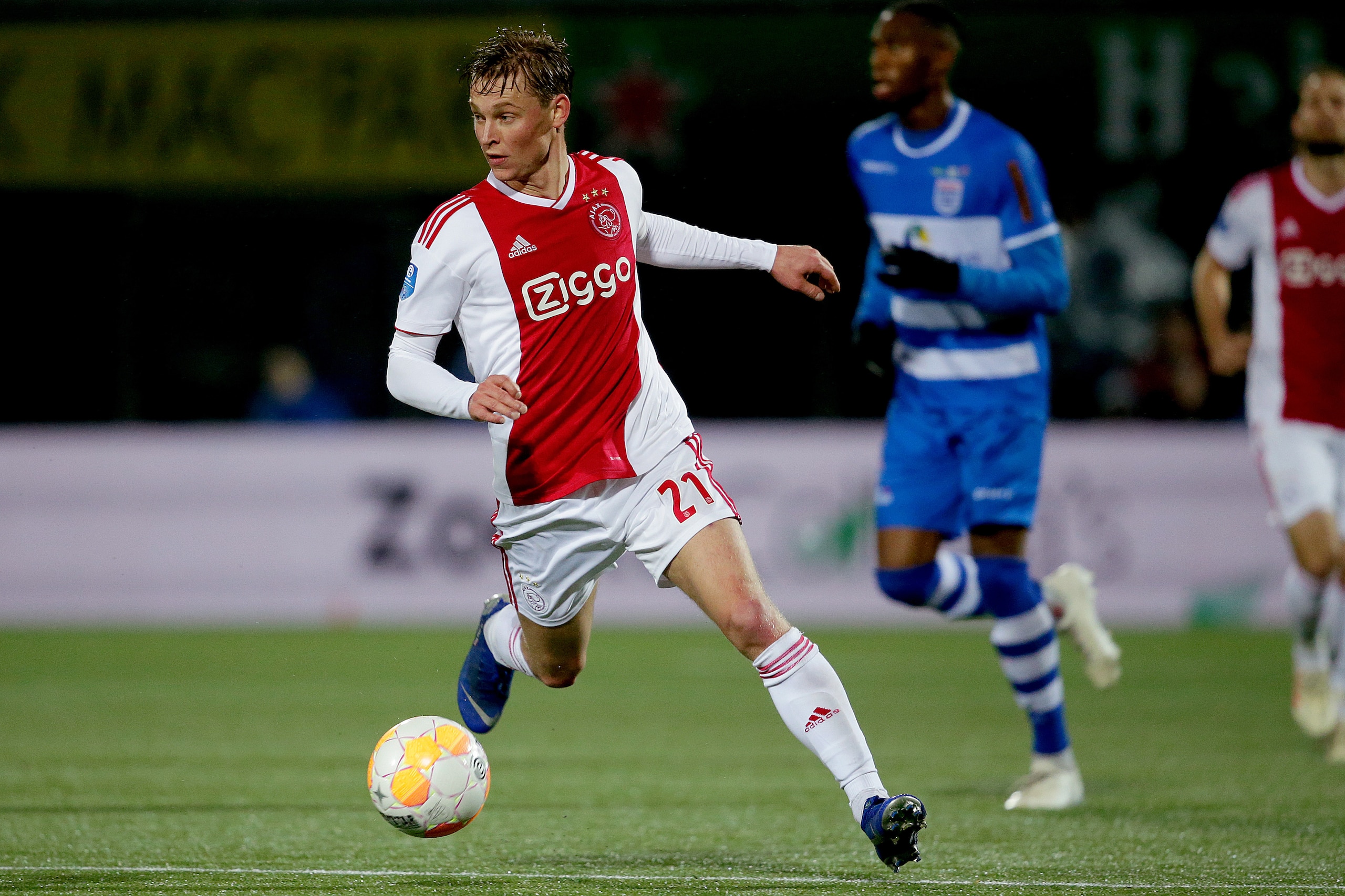 ZWOLLE, NETHERLANDS - DECEMBER 8: Frenkie de Jong of Ajax during the Dutch Eredivisie match between PEC Zwolle v Ajax at the MAC3PARK Stadium on December 8, 2018 in Zwolle Netherlands (Photo by Erwin Spek/Soccrates/Getty Images) ZWOLLE, NETHERLANDS - DECEMBER 8: Frenkie de Jong of Ajax during the Dutch Eredivisie match between PEC Zwolle v Ajax at the MAC3PARK Stadium on December 8, 2018 in Zwolle Netherlands (Photo by Erwin Spek/Soccrates/Getty Images)