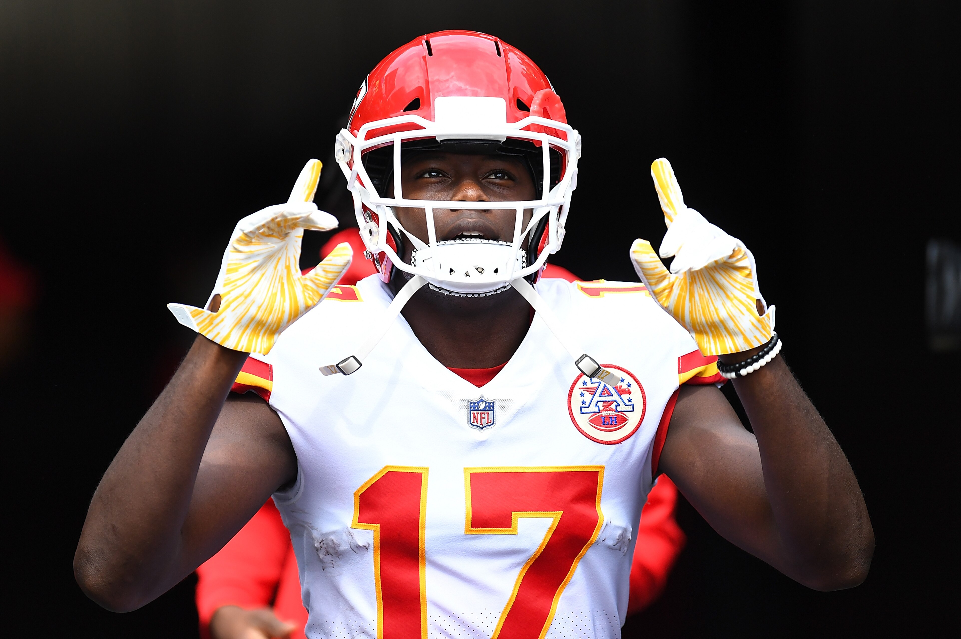 PITTSBURGH, PA - SEPTEMBER 16: Chris Conley #17 of the Kansas City Chiefs takes the field before the game against the Pittsburgh Steelers at Heinz Field on September 16, 2018 in Pittsburgh, Pennsylvania. (Photo by Joe Sargent/Getty Images)