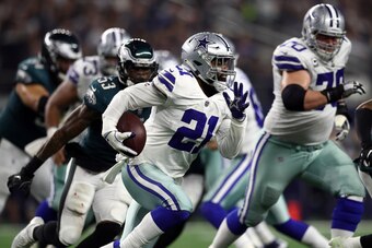ARLINGTON, TEXAS - DECEMBER 09:  Ezekiel Elliott #21 of the Dallas Cowboys runs the ball against the Philadelphia Eagles at AT&T Stadium on December 09, 2018 in Arlington, Texas. (Photo by Ronald Martinez/Getty Images)