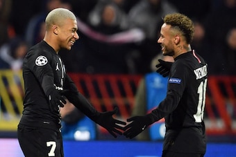 Paris Saint-Germain's French forward Kylian Mbappe (L) celebrates with Paris Saint-Germain's Brazilian forward Neymar after scoring a goal during the European Champions League football match Crvena Zvezda Belgrade vs Paris Saint-Germain (PSG) on December 
