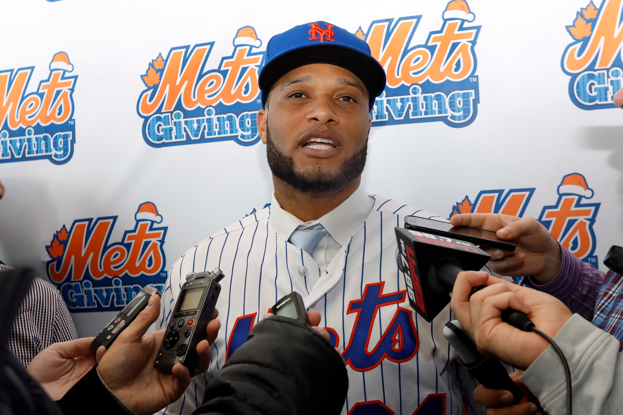 Robinson Cano in a Mets uniform is going to take some getting used to. Robinson Cano in a Mets uniform is going to take some getting used to.
