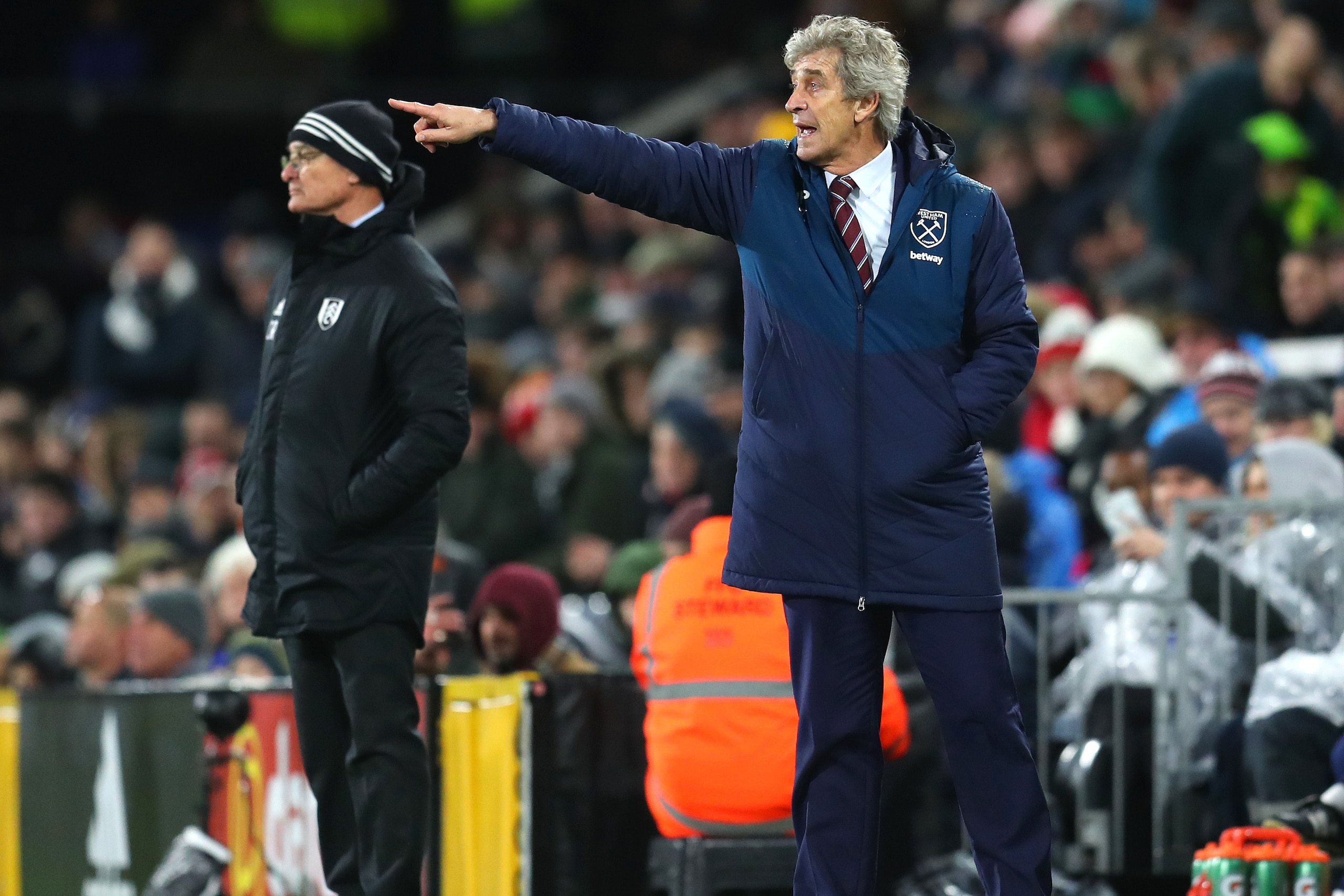 LONDON, ENGLAND - DECEMBER 15:  Manuel Pellegrini, Manager of West Ham United gives his team instructions during the Premier League match between Fulham FC and West Ham United at Craven Cottage on December 15, 2018 in London, United Kingdom.  (Photo by Ca