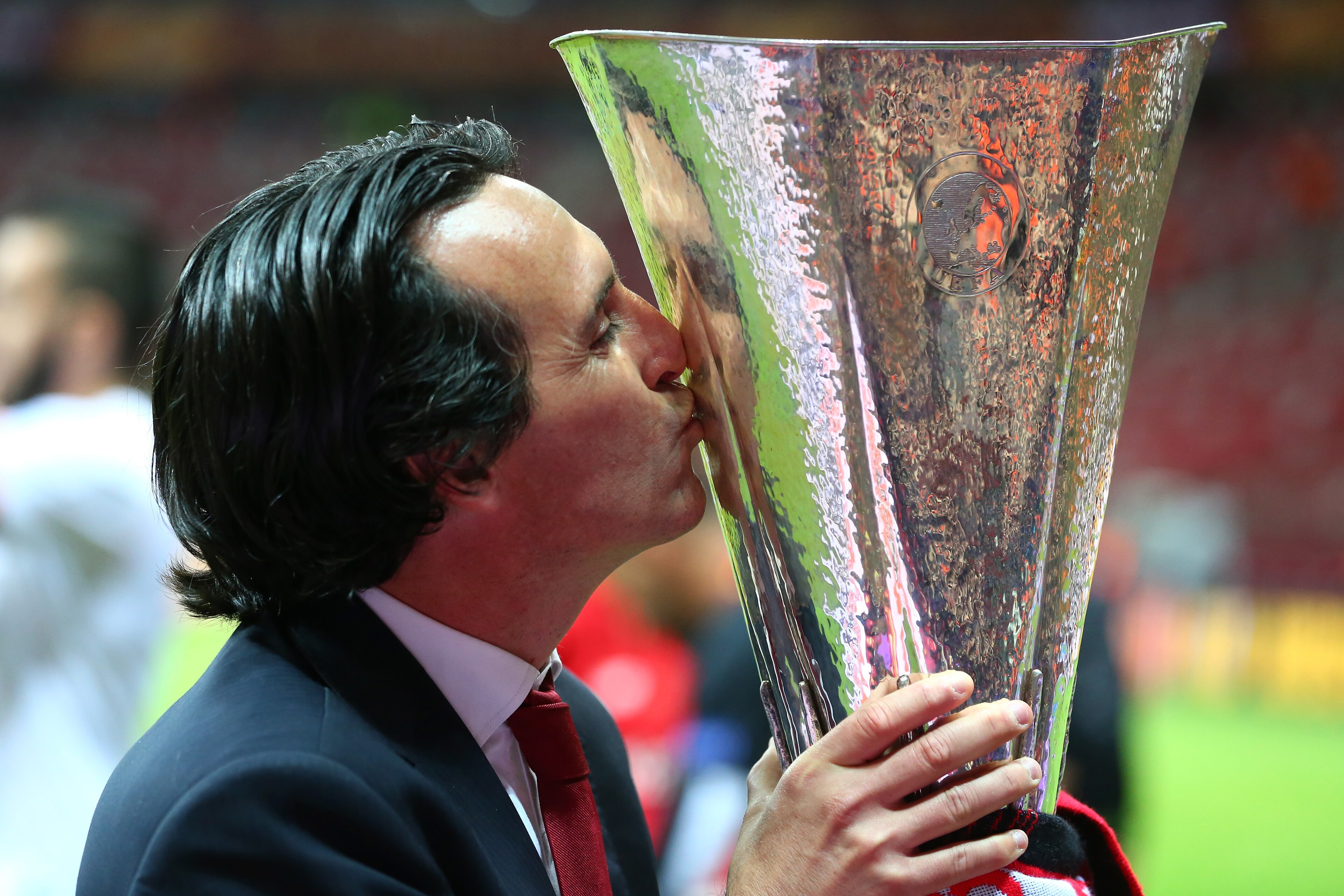 WARSAW, POLAND - MAY 27: Unai Emery, coach of Sevilla kisses the trophy after the UEFA Europa League Final match between FC Dnipro Dnipropetrovsk and FC Sevilla on May 27, 2015 in Warsaw, Poland. (Photo by Martin Rose/Getty Images) WARSAW, POLAND - MAY 27: Unai Emery, coach of Sevilla kisses the trophy after the UEFA Europa League Final match between FC Dnipro Dnipropetrovsk and FC Sevilla on May 27, 2015 in Warsaw, Poland. (Photo by Martin Rose/Getty Images)