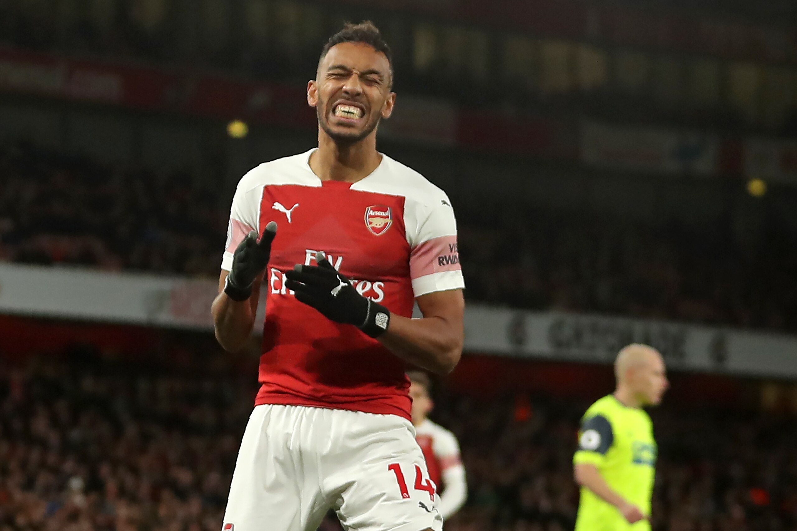 Arsenal's Gabonese striker Pierre-Emerick Aubameyang reacts to a missed chance during the English Premier League football match between Arsenal and Huddersfield Town at the Emirates Stadium in London on December 8, 2018. (Photo by Daniel LEAL-OLIVAS / AFP Arsenal's Gabonese striker Pierre-Emerick Aubameyang reacts to a missed chance during the English Premier League football match between Arsenal and Huddersfield Town at the Emirates Stadium in London on December 8, 2018. (Photo by Daniel LEAL-OLIVAS / AFP