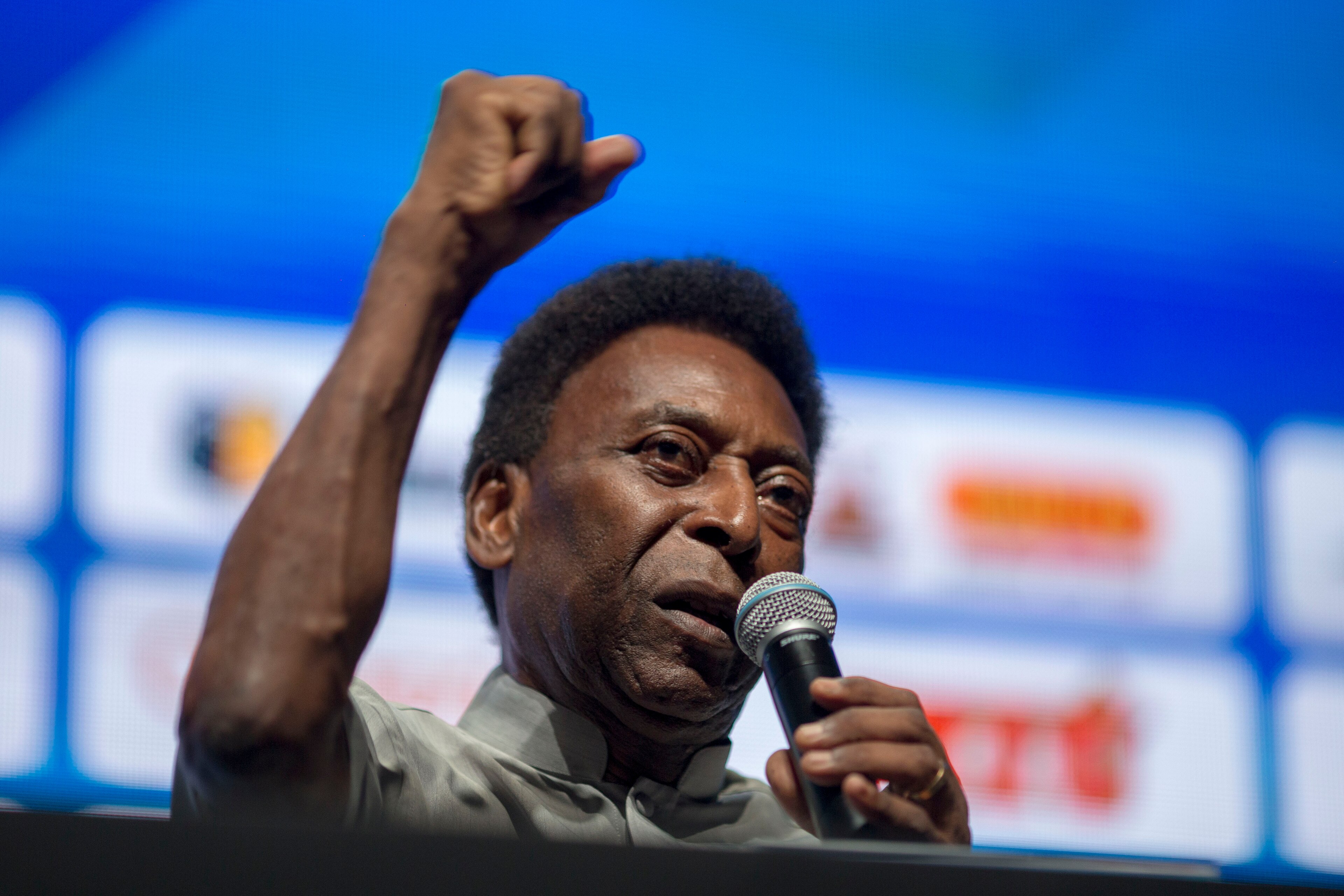 Legendary Brazilian footballer Pele, speaks during the opening event of the 2018 Carioca Football Championship at Cidade das Artes in Rio de Janeiro, Brazil, on January 15, 2018. 
Pele was named ambassador of the Championship.  / AFP PHOTO / MAURO PIMENTE