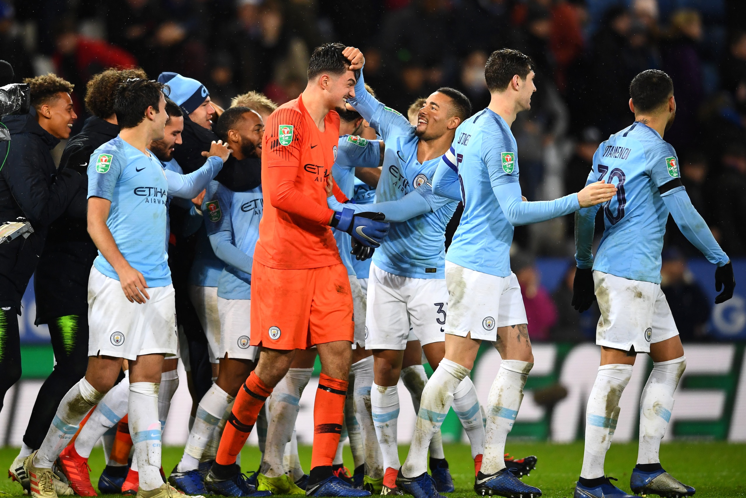 LEICESTER, ENGLAND - DECEMBER 18:  Manchester City players celebrate following their sides victory in the penalty shoot out during the Carabao Cup Quarter Final match between Leicester City and Manchester City at The King Power Stadium on December 18, 201
