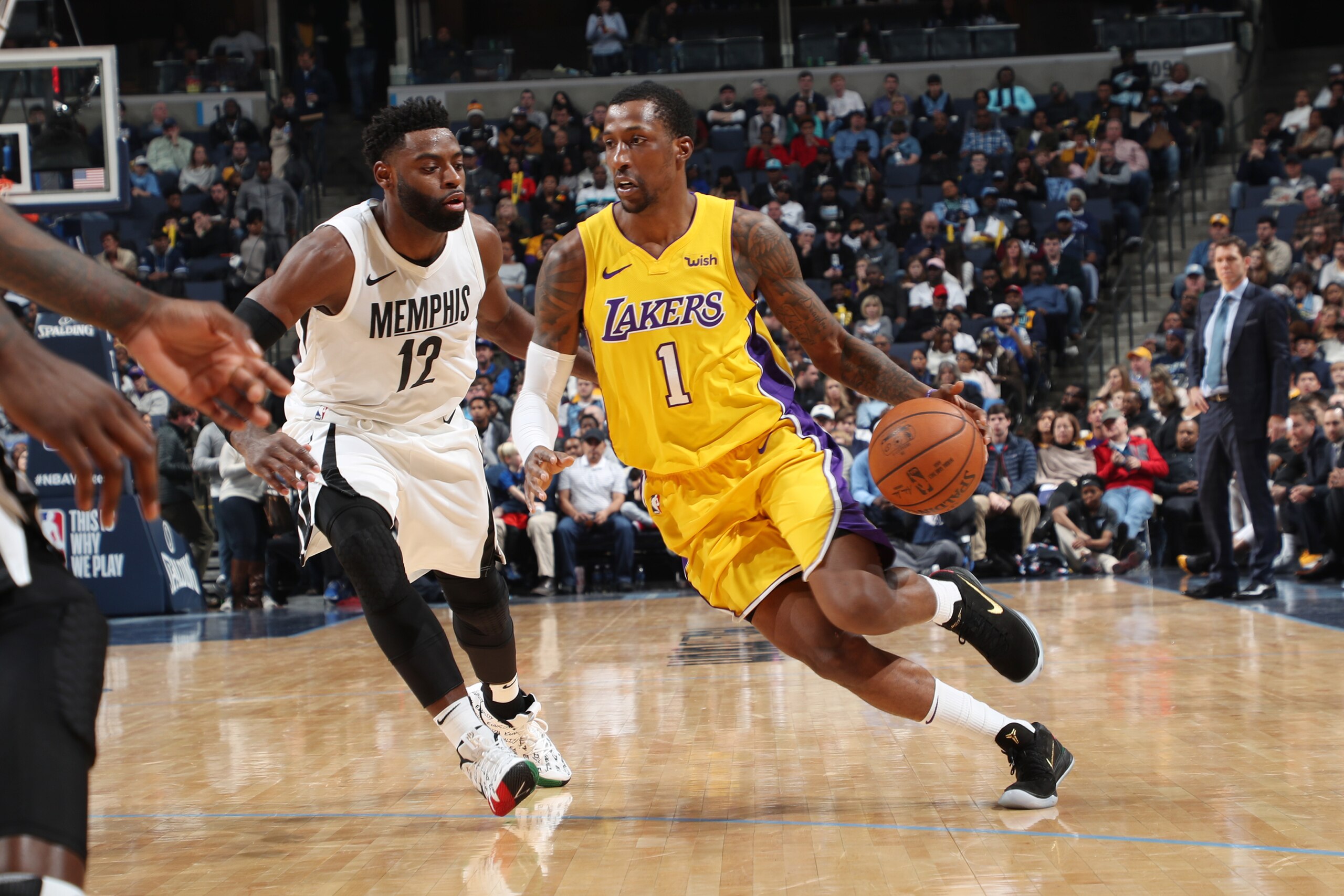 MEMPHIS, TN - JANUARY 15:  Kentavious Caldwell-Pope #1 of the Los Angeles Lakers handles the ball against Tyreke Evans #12 of the Memphis Grizzlies on January 15, 2018 at FedExForum in Memphis, Tennessee. NOTE TO USER: User expressly acknowledges and agre
