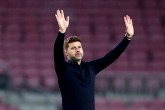 BARCELONA, SPAIN - DECEMBER 11: Mauricio Pochettino, Manager of Tottenham Hotspur applauds the travelling fans after the UEFA Champions League Group B match between FC Barcelona and Tottenham Hotspur at Camp Nou on December 11, 2018 in Barcelona, Spain (P