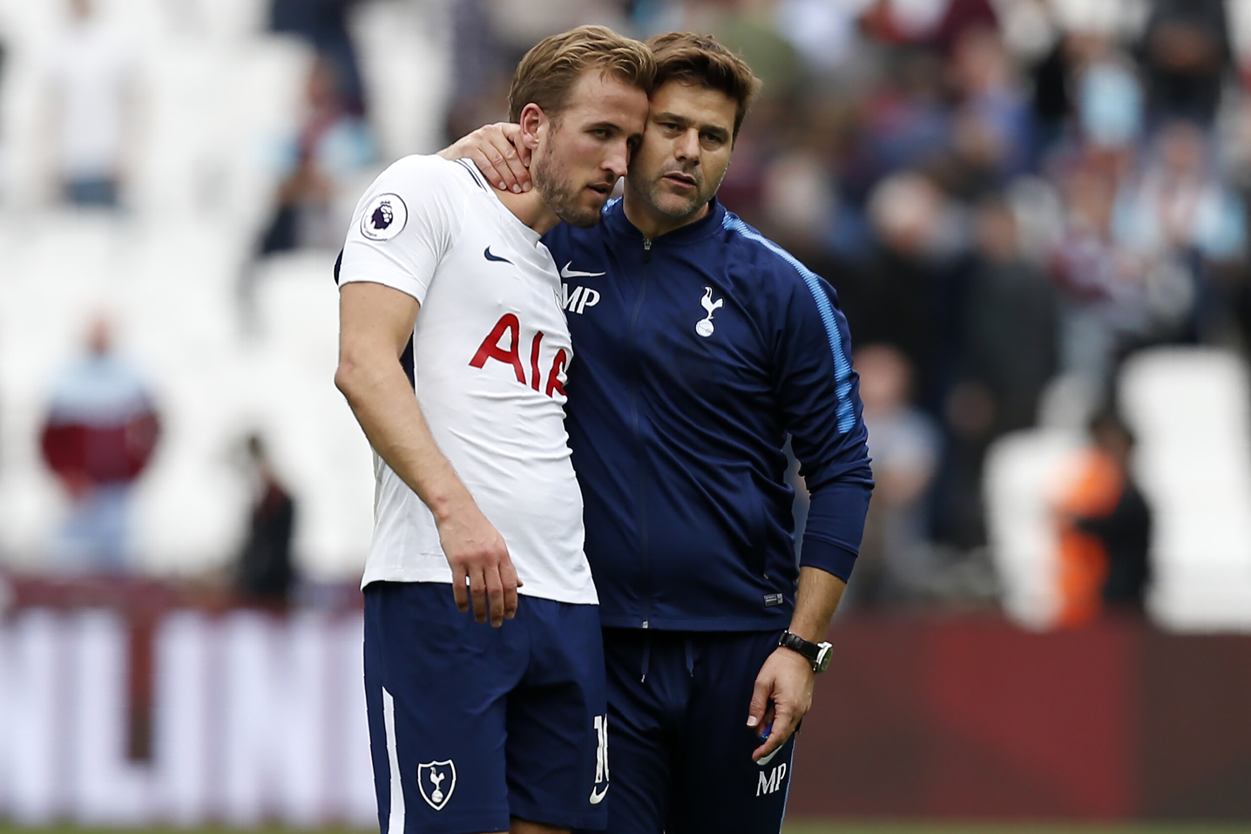Tottenham Hotspur's Argentinian head coach Mauricio Pochettino (R) speaks with Tottenham Hotspur's English striker Harry Kane after winning the English Premier League football match between West Ham United and Tottenham Hotspur at The London Stadium, in e