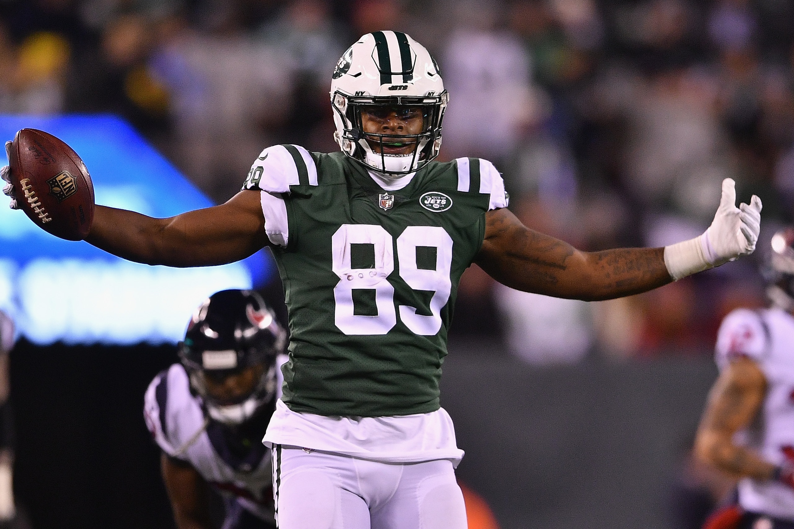 EAST RUTHERFORD, NJ - DECEMBER 15: Tight end Chris Herndon #89 of the New York Jets reacts against the Houston Texans during the second half at MetLife Stadium on December 15, 2018 in East Rutherford, New Jersey. The Houston Texans won 29-22. (Photo by EAST RUTHERFORD, NJ - DECEMBER 15: Tight end Chris Herndon #89 of the New York Jets reacts against the Houston Texans during the second half at MetLife Stadium on December 15, 2018 in East Rutherford, New Jersey. The Houston Texans won 29-22. (Photo by