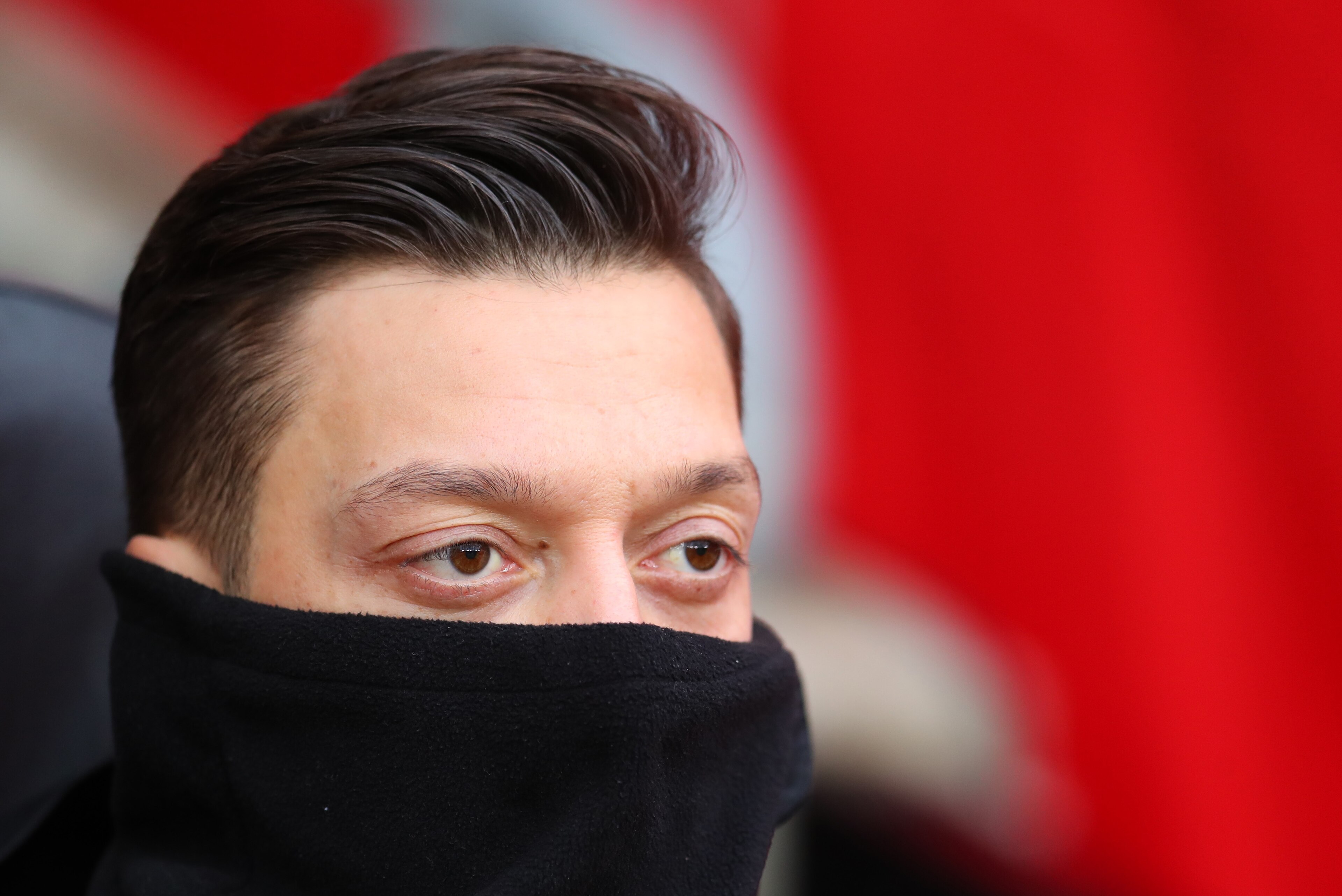 SOUTHAMPTON, ENGLAND - DECEMBER 16: Mesut Ozil of Arsenal on the bench during the Premier League match between Southampton FC and Arsenal FC at St Mary's Stadium on December 16, 2018 in Southampton, United Kingdom. (Photo by Catherine Ivill/Getty Images) SOUTHAMPTON, ENGLAND - DECEMBER 16: Mesut Ozil of Arsenal on the bench during the Premier League match between Southampton FC and Arsenal FC at St Mary's Stadium on December 16, 2018 in Southampton, United Kingdom. (Photo by Catherine Ivill/Getty Images)
