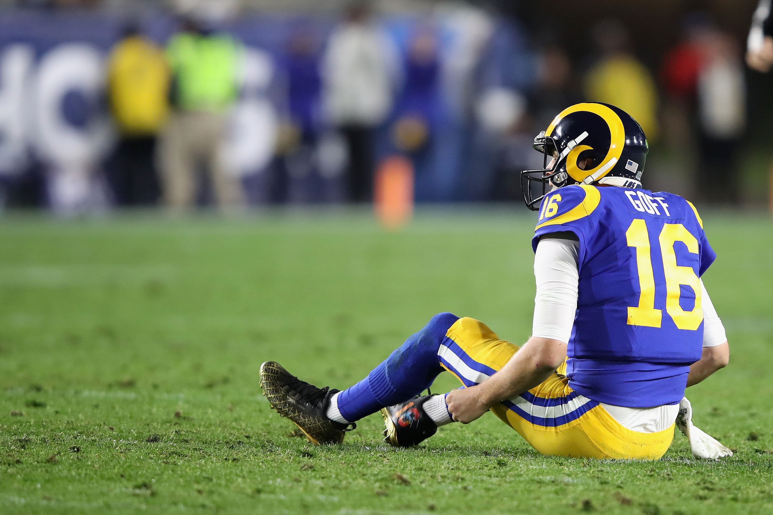 LOS ANGELES, CA - DECEMBER 16:  Jared Goff #16 of the Los Angeles Rams looks on after throwing an intereception during the second half of a game against the Philadelphia Eagles at Los Angeles Memorial Coliseum on December 16, 2018 in Los Angeles, Californ