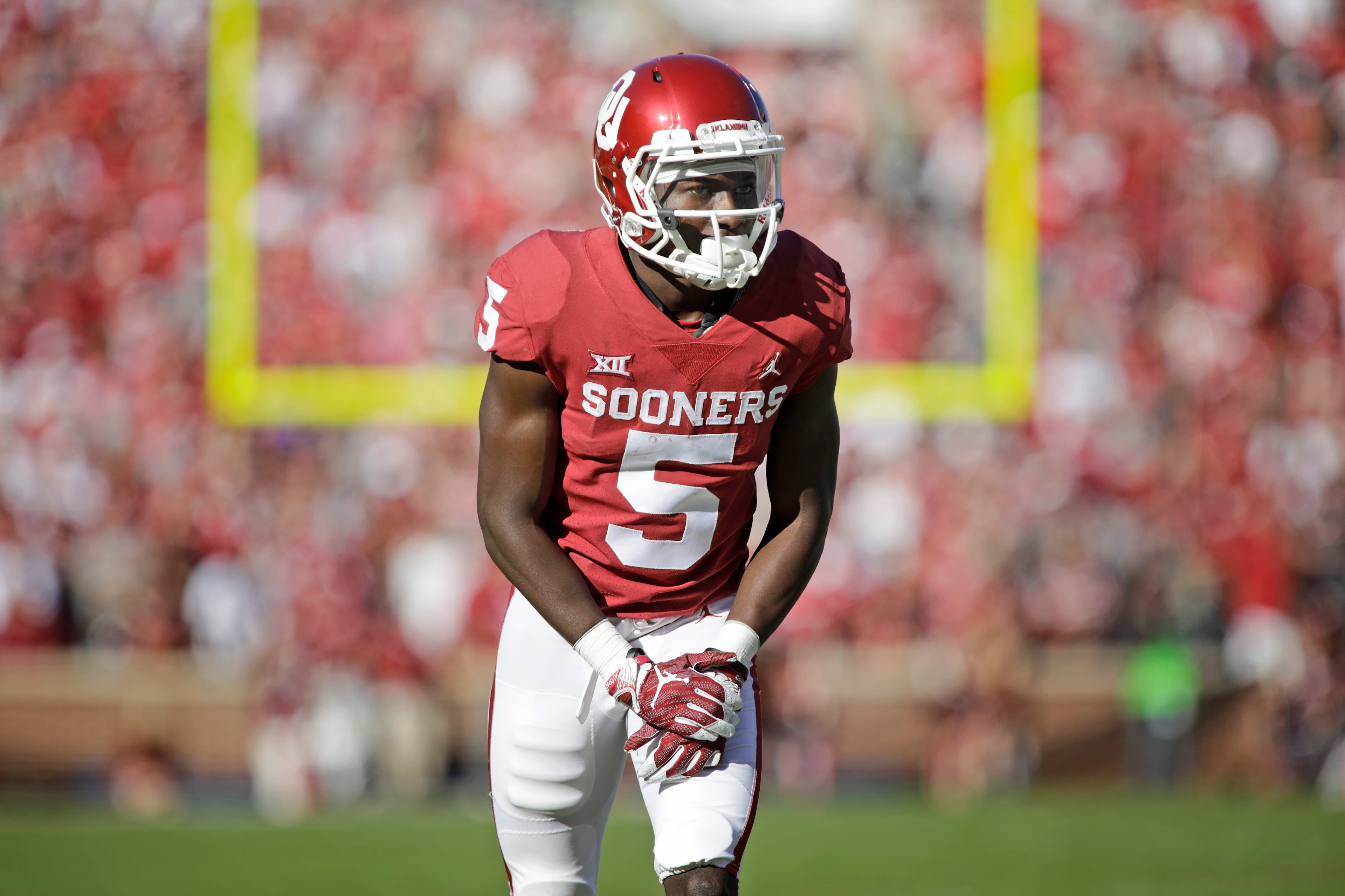NORMAN, OK - OCTOBER 27: Wide receiver Marquise Brown #5 of the Oklahoma Sooners lines up against the Kansas State Wildcats at Gaylord Family Oklahoma Memorial Stadium on October 27, 2018 in Norman, Oklahoma. Oklahoma defeated Kansas State 51-14. (Photo b
