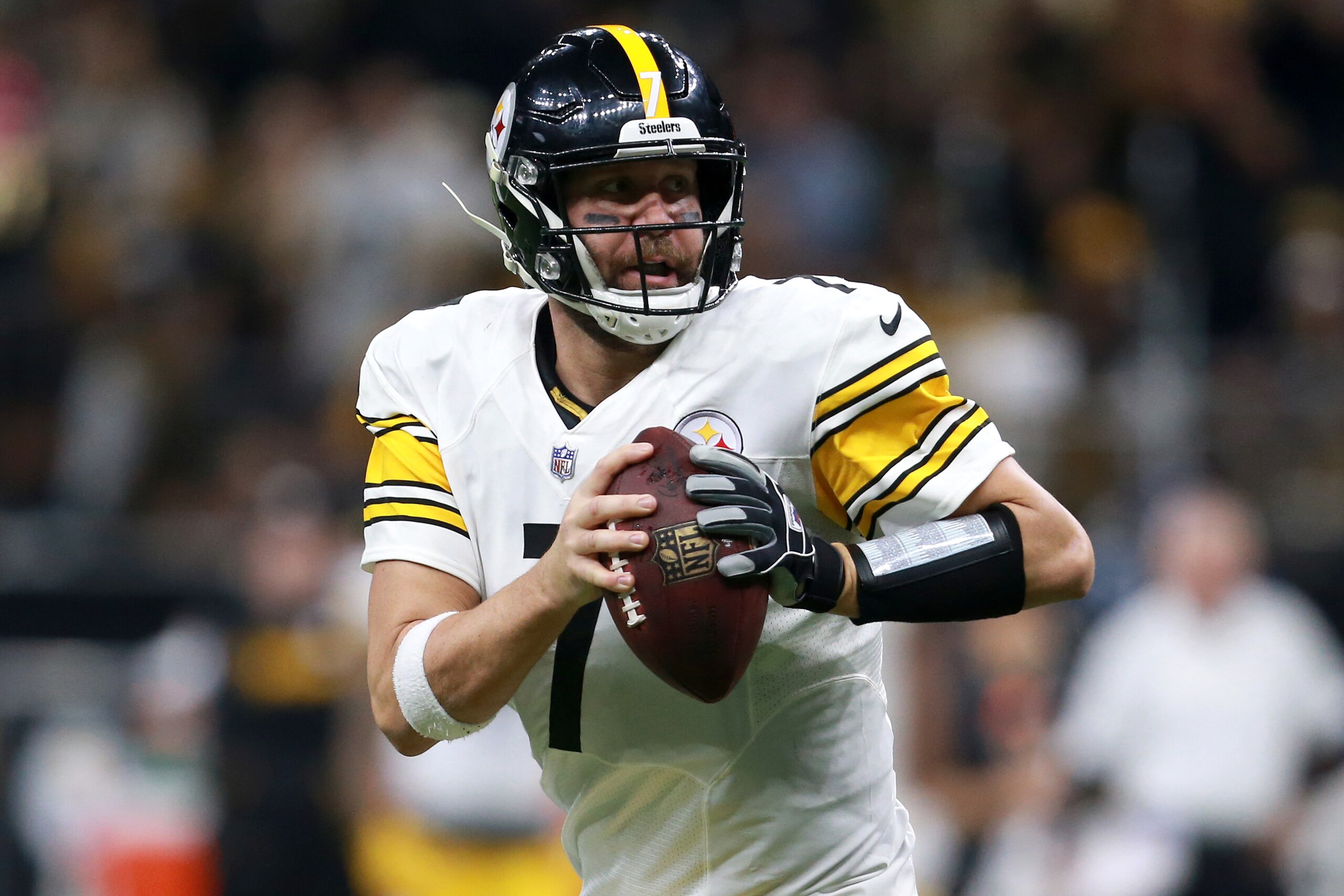NEW ORLEANS, LOUISIANA - DECEMBER 23: Ben Roethlisberger #7 of the Pittsburgh Steelers runs with the ball during the second half against the New Orleans Saints at the Mercedes-Benz Superdome on December 23, 2018 in New Orleans, Louisiana. (Photo by Sean G