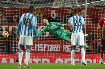 Manchester United's Spanish goalkeeper David de Gea makes a save during the English Premier League football match between Manchester United and Huddersfield Town at Old Trafford in Manchester, north west England, on December 26, 2018. (Photo by Oli SCARFF
