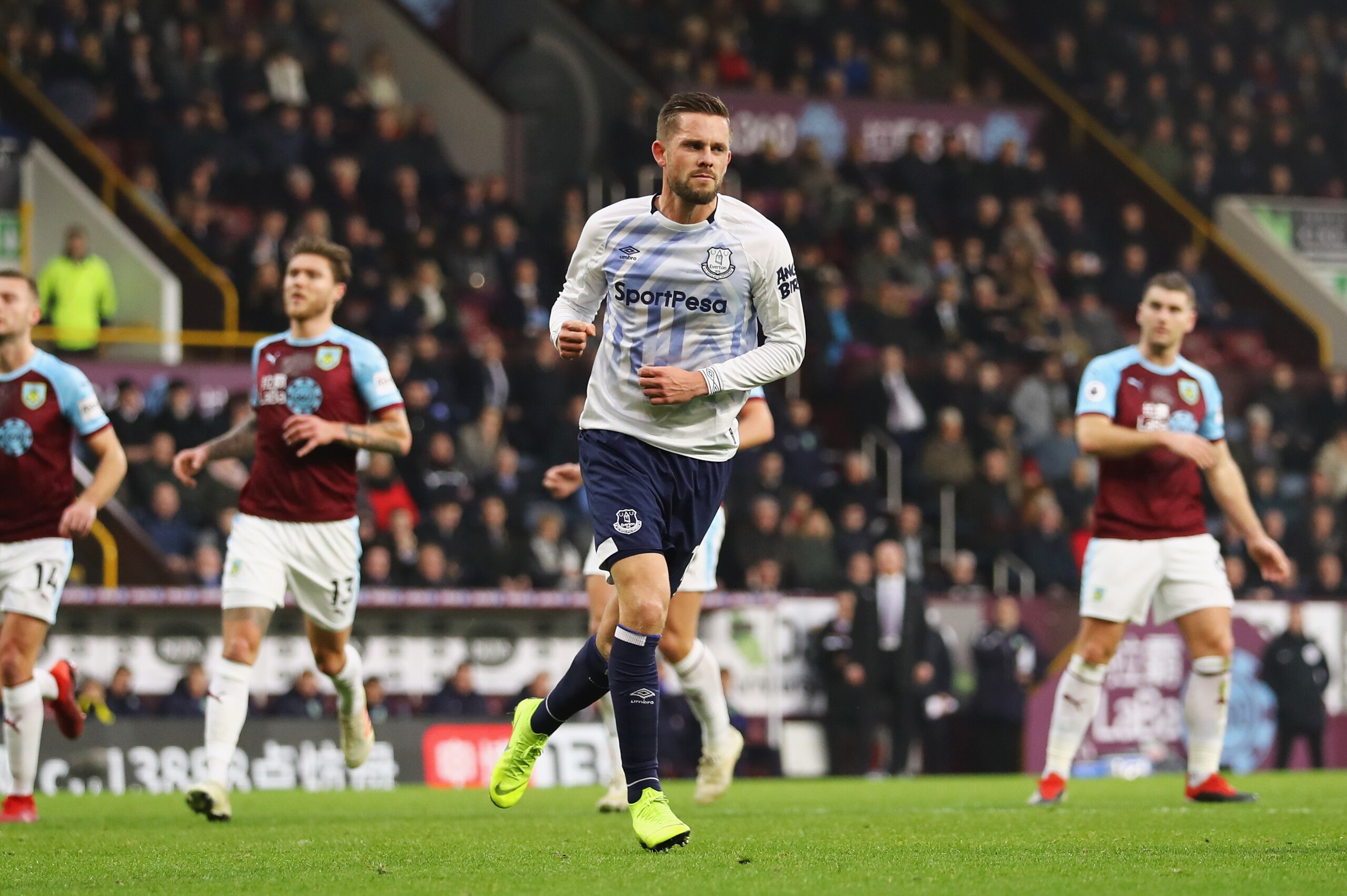 BURNLEY, ENGLAND - DECEMBER 26:  Gylfi Sigurdsson of Everton celebrates as he scores his team's third goal from a penalty during the Premier League match between Burnley FC and Everton FC at Turf Moor on December 26, 2018 in Burnley, United Kingdom.  (Pho
