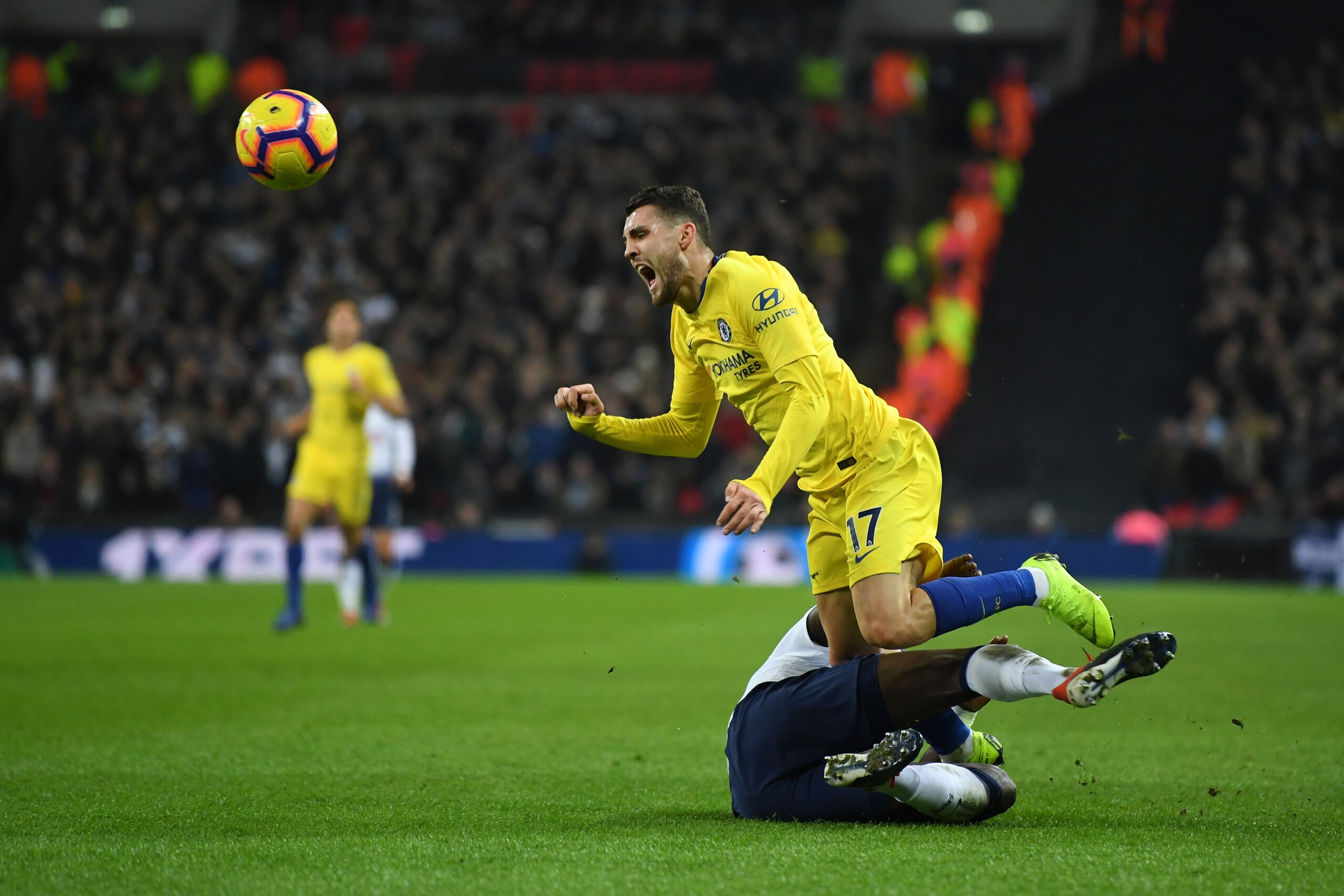 LONDON, ENGLAND - NOVEMBER 24:  Mateo Kovacic of Chelsea collides with Moussa Sissoko of Tottenham Hotspur during the Premier League match between Tottenham Hotspur and Chelsea FC at Tottenham Hotspur Stadium on November 24, 2018 in London, United Kingdom