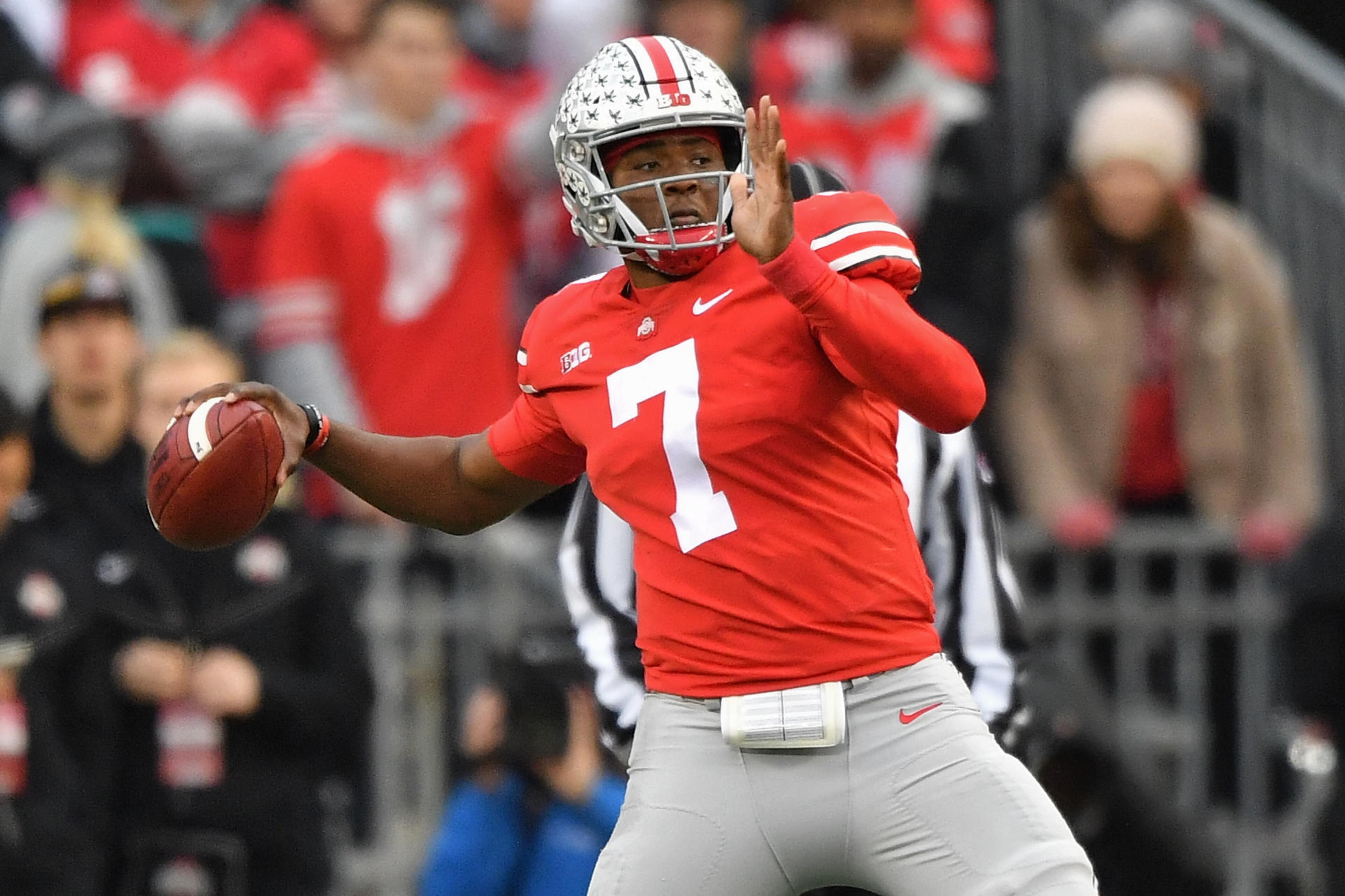 COLUMBUS, OH - NOVEMBER 24:  Quarterback Dwayne Haskins #7 of the Ohio State Buckeyes passes against the Michigan Wolverines at Ohio Stadium on November 24, 2018 in Columbus, Ohio. Ohio State defeated Michigan 62-39.  (Photo by Jamie Sabau/Getty Images)
