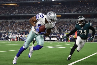 ARLINGTON, TEXAS - DECEMBER 09:  Amari Cooper #19 of the Dallas Cowboys makes a pass reception against Corey Graham #24 of the Philadelphia Eagles at AT&T Stadium on December 09, 2018 in Arlington, Texas. (Photo by Ronald Martinez/Getty Images)
