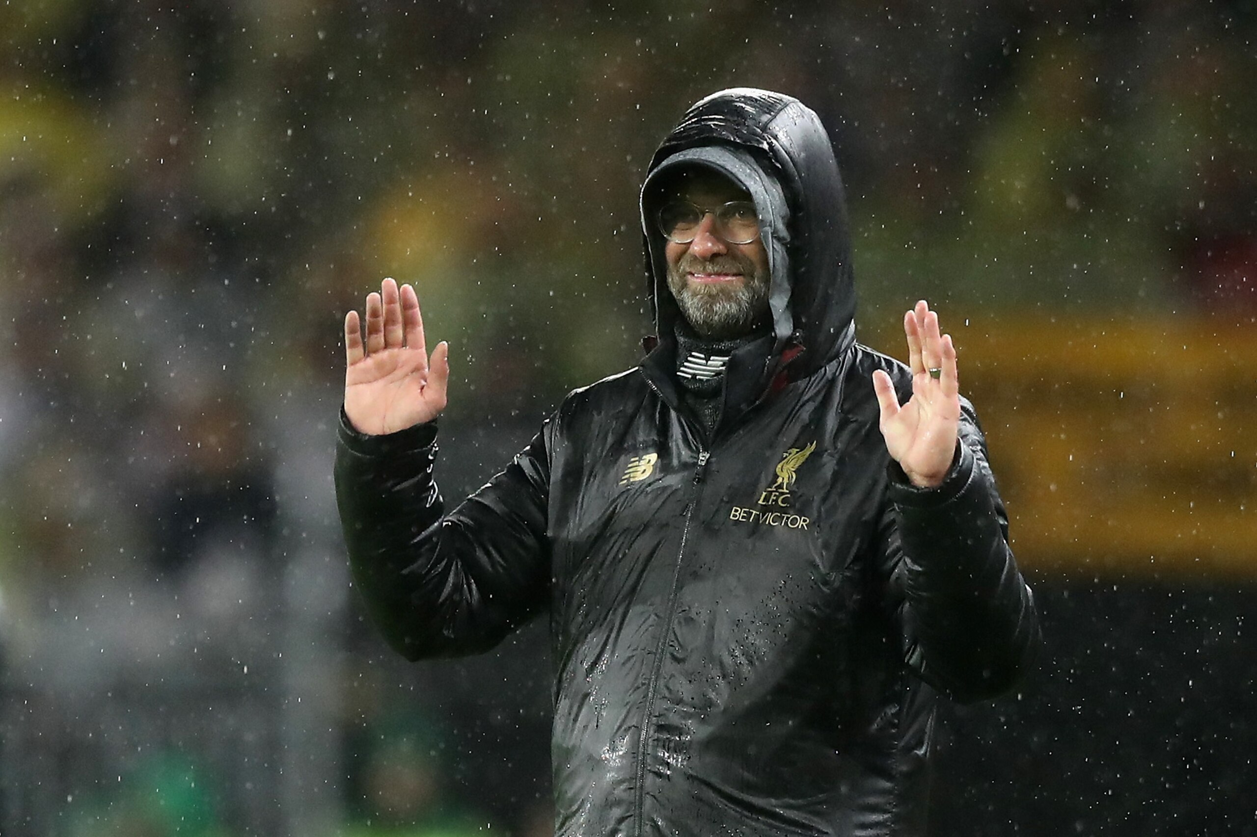 WOLVERHAMPTON, ENGLAND - DECEMBER 21:  Jurgen Klopp, the Liverpool manager issues instructions during the Premier League match between Wolverhampton Wanderers and Liverpool FC at Molineux on December 21, 2018 in Wolverhampton, United Kingdom.  (Photo by D