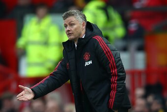 MANCHESTER, ENGLAND - DECEMBER 26: Ole Gunnar Solskjaer Interim manager of Manchester United gives instructions to his team during the Premier League match between Manchester United and Huddersfield Town at Old Trafford on December 26, 2018 in Manchester,