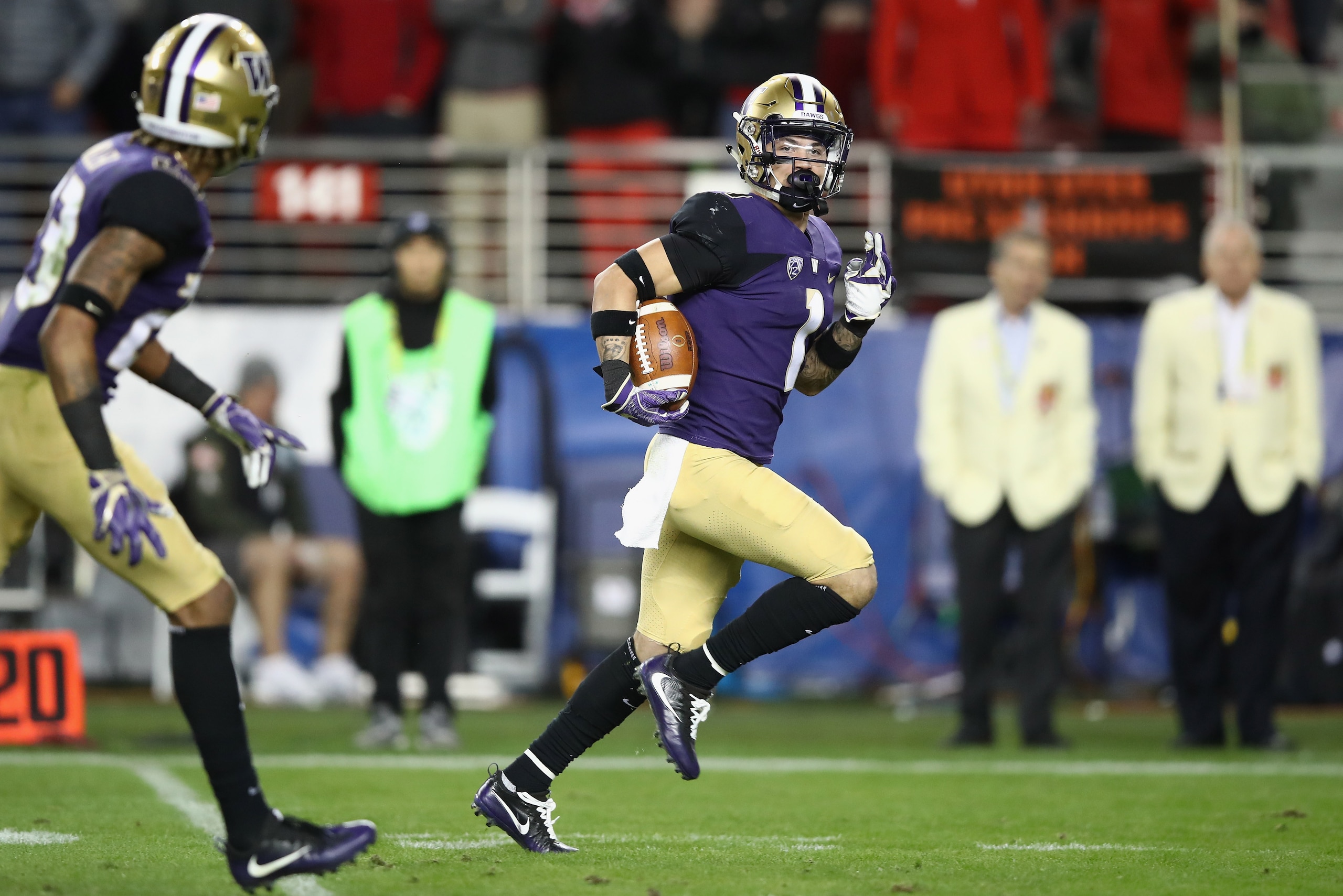 SANTA CLARA, CA - NOVEMBER 30:  Byron Murphy #1 of the Washington Huskies returns an interception for a touchdown against the Utah Utes during the Pac 12 Championship game at Levi's Stadium on November 30, 2018 in Santa Clara, California.  (Photo by Ezra 