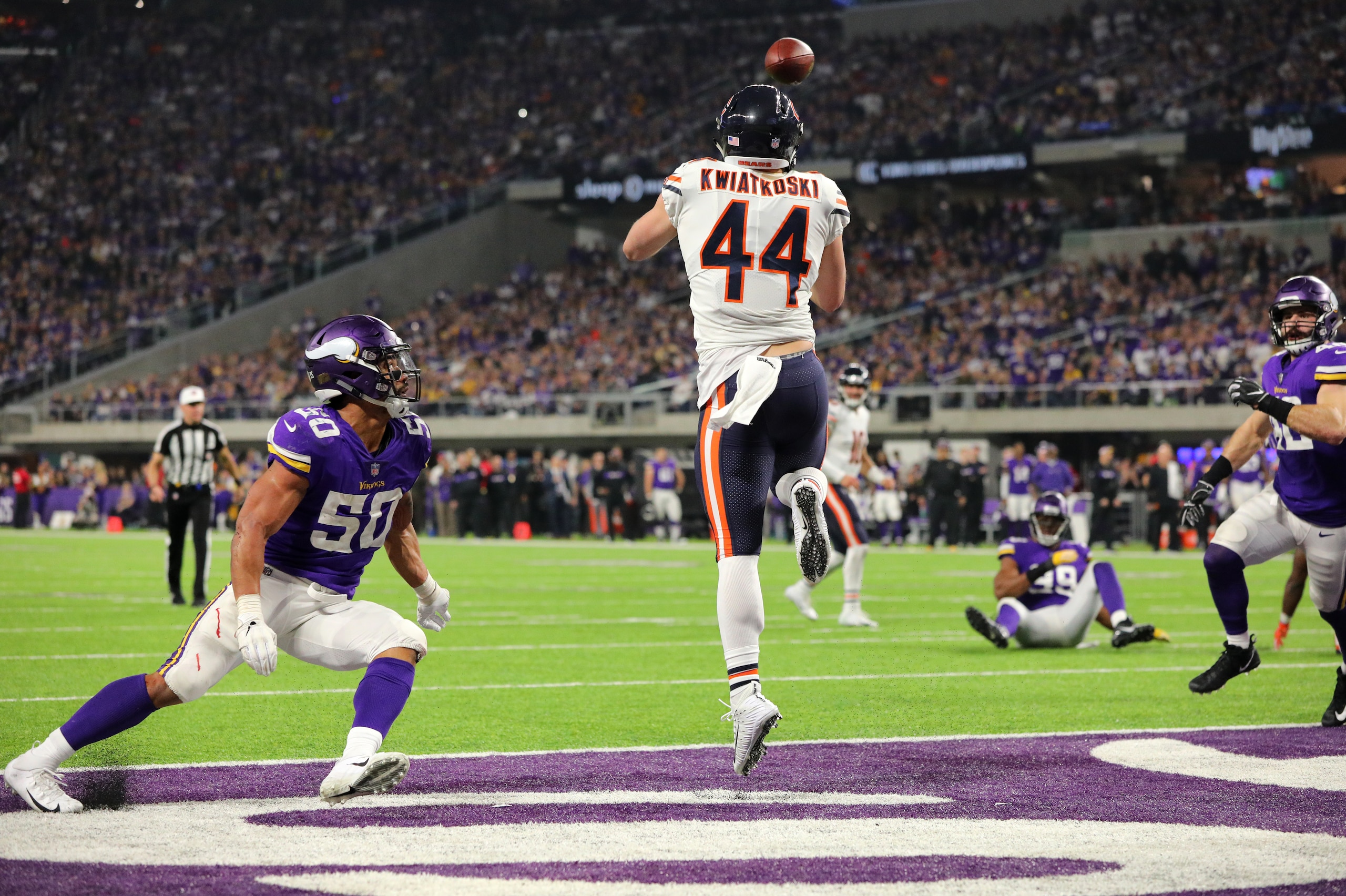 MINNEAPOLIS, MN - DECEMBER 30: Nick Kwiatkoski #44 of the Chicago Bears leaps to catch the ball for a two point conversion in the fourth quarter of the game against the Minnesota Vikings at U.S. Bank Stadium on December 30, 2018 in Minneapolis, Minnesota.