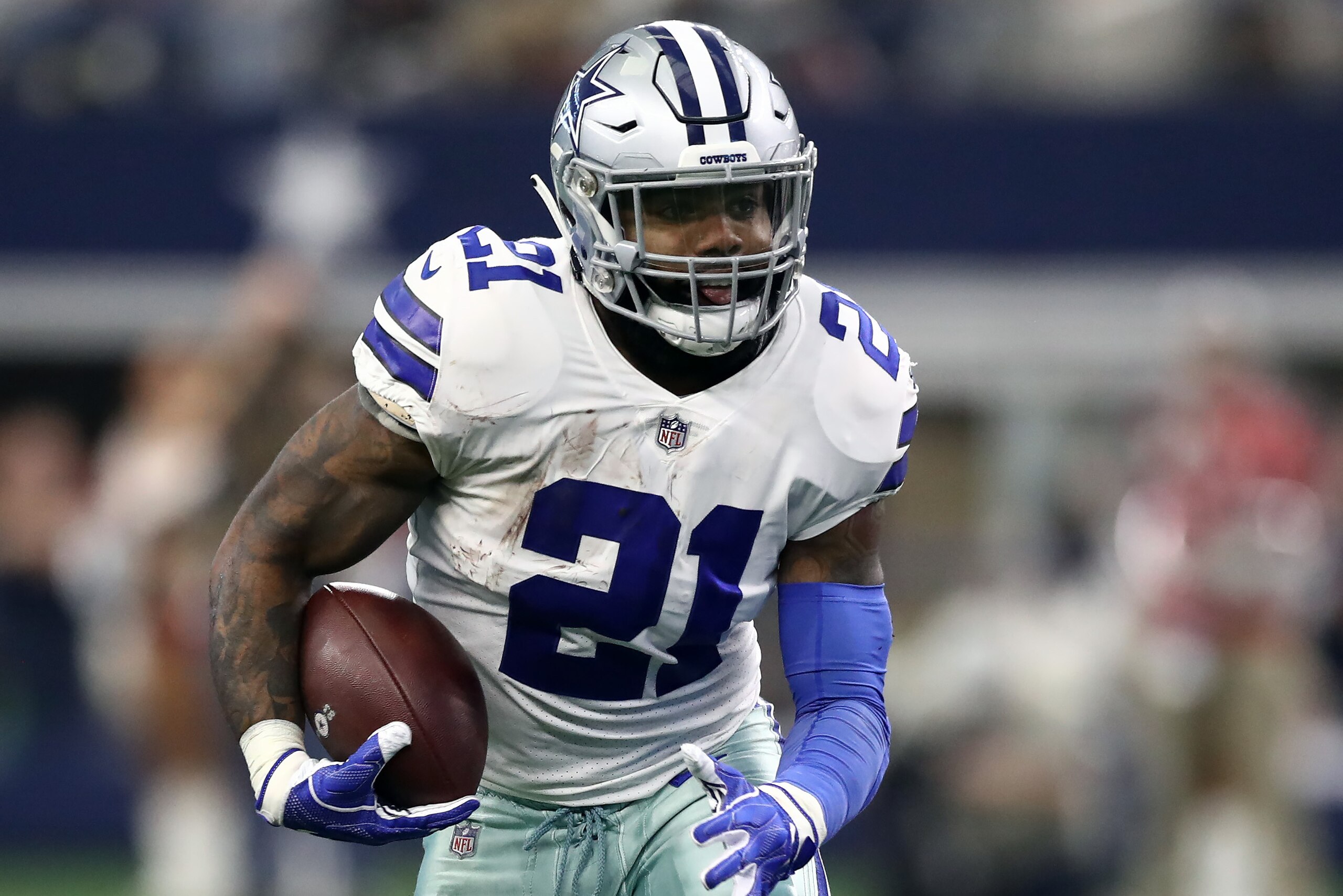ARLINGTON, TEXAS - DECEMBER 23:   Ezekiel Elliott #21 of the Dallas Cowboys at AT&T Stadium on December 23, 2018 in Arlington, Texas. (Photo by Ronald Martinez/Getty Images)