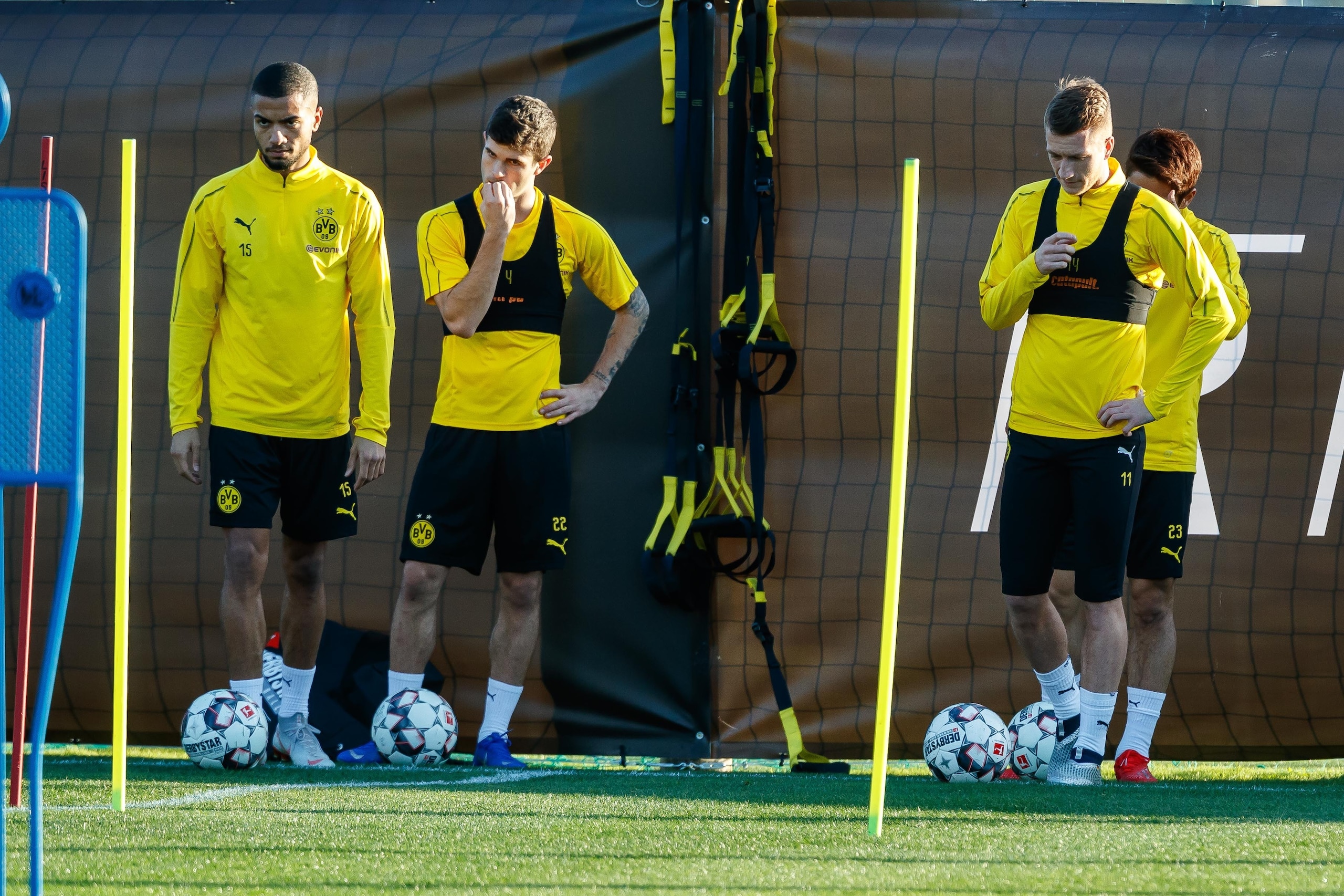 MARBELLA, SPAIN - JANUARY 04: Jeremy Toljan of Borussia Dortmund, Christian Pulisic of Borussia Dortmund, Marco Reus of Borussia Dortmund during a training session as part of the training camp on January 4, 2019 in Marbella, Spain. (Photo by TF-Images/TF- MARBELLA, SPAIN - JANUARY 04: Jeremy Toljan of Borussia Dortmund, Christian Pulisic of Borussia Dortmund, Marco Reus of Borussia Dortmund during a training session as part of the training camp on January 4, 2019 in Marbella, Spain. (Photo by TF-Images/TF-