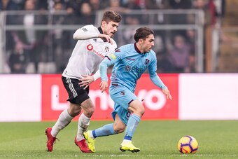 (L-R) Dorukhan Tokoz of Besiktas JK, Abdulkadir Omur of Trabzonspor during the Turkish Spor Toto Super Lig football match between Besiktas JK and Trabzonspor AS on December 16, 2018 at the Vodafone Arena in Istanbul, Turkey(Photo by VI Images via Getty Im (L-R) Dorukhan Tokoz of Besiktas JK, Abdulkadir Omur of Trabzonspor during the Turkish Spor Toto Super Lig football match between Besiktas JK and Trabzonspor AS on December 16, 2018 at the Vodafone Arena in Istanbul, Turkey(Photo by VI Images via Getty Im