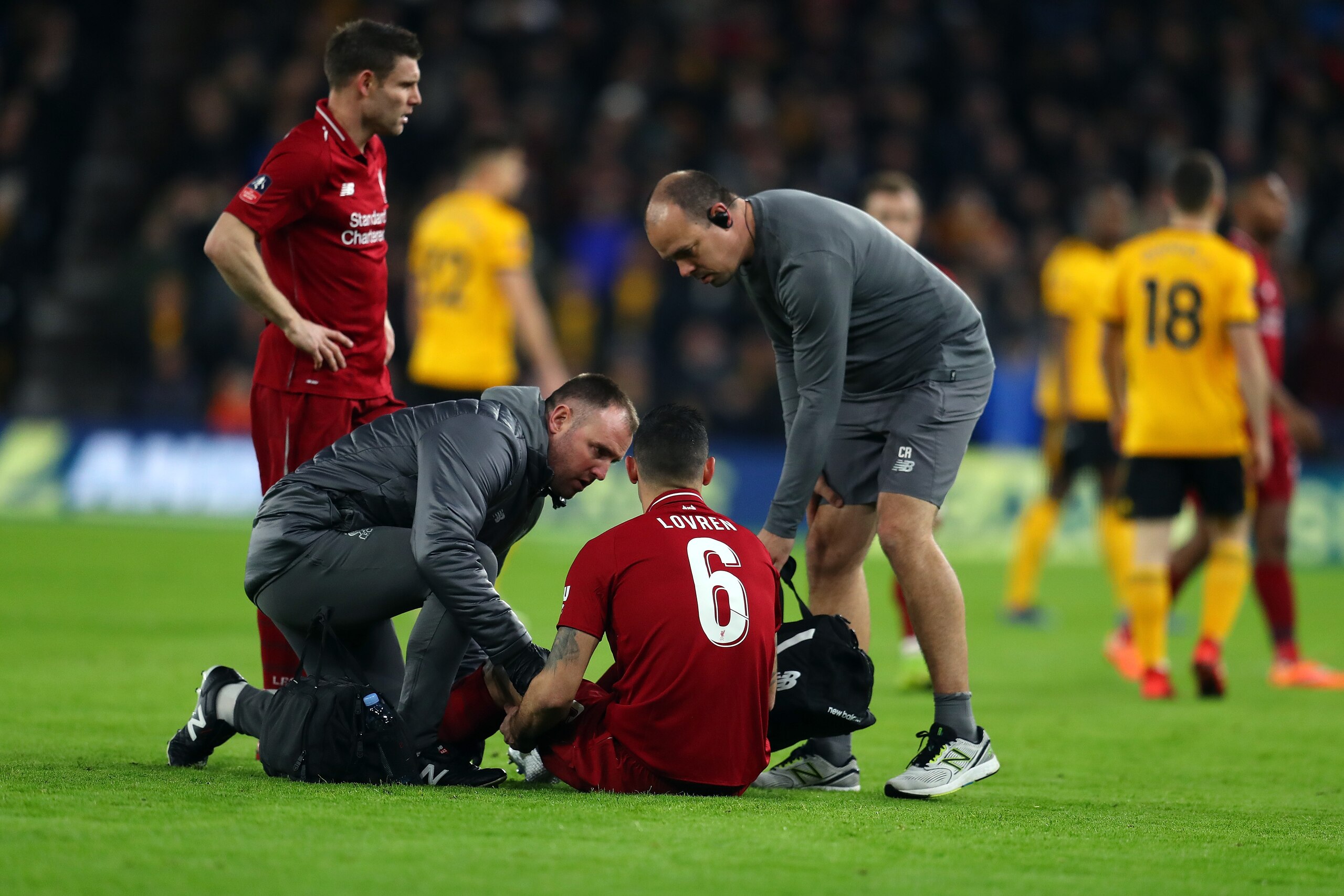 WOLVERHAMPTON, ENGLAND - JANUARY 07: Dejan Lovren of Liverpool receives help before leaving the pitch injured during the Emirates FA Cup Third Round match between Wolverhampton Wanderers and Liverpool at Molineux on January 7, 2019 in Wolverhampton, Unit WOLVERHAMPTON, ENGLAND - JANUARY 07: Dejan Lovren of Liverpool receives help before leaving the pitch injured during the Emirates FA Cup Third Round match between Wolverhampton Wanderers and Liverpool at Molineux on January 7, 2019 in Wolverhampton, Unit